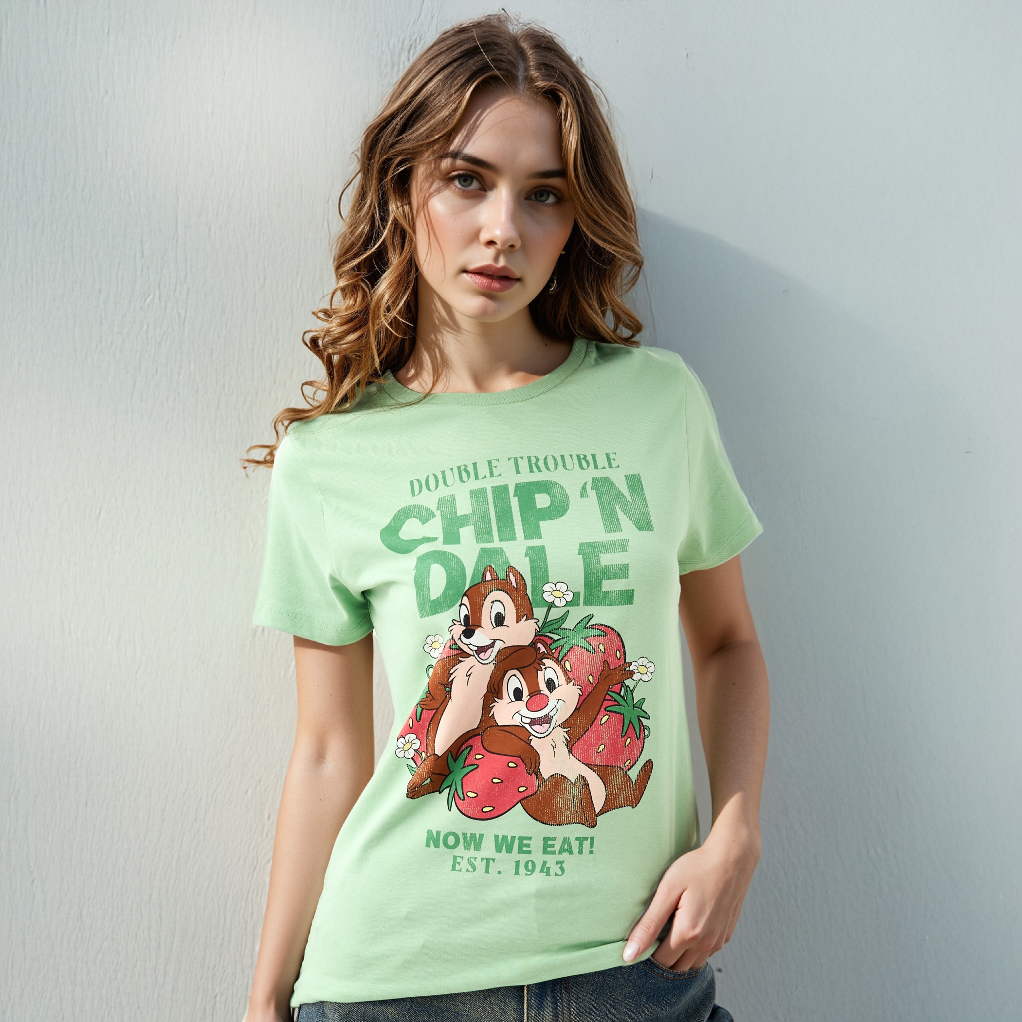 تيشيرت بياقة ضيقة وطبعات تشيب إن دايل-women-clothing-tshirts-image-1
