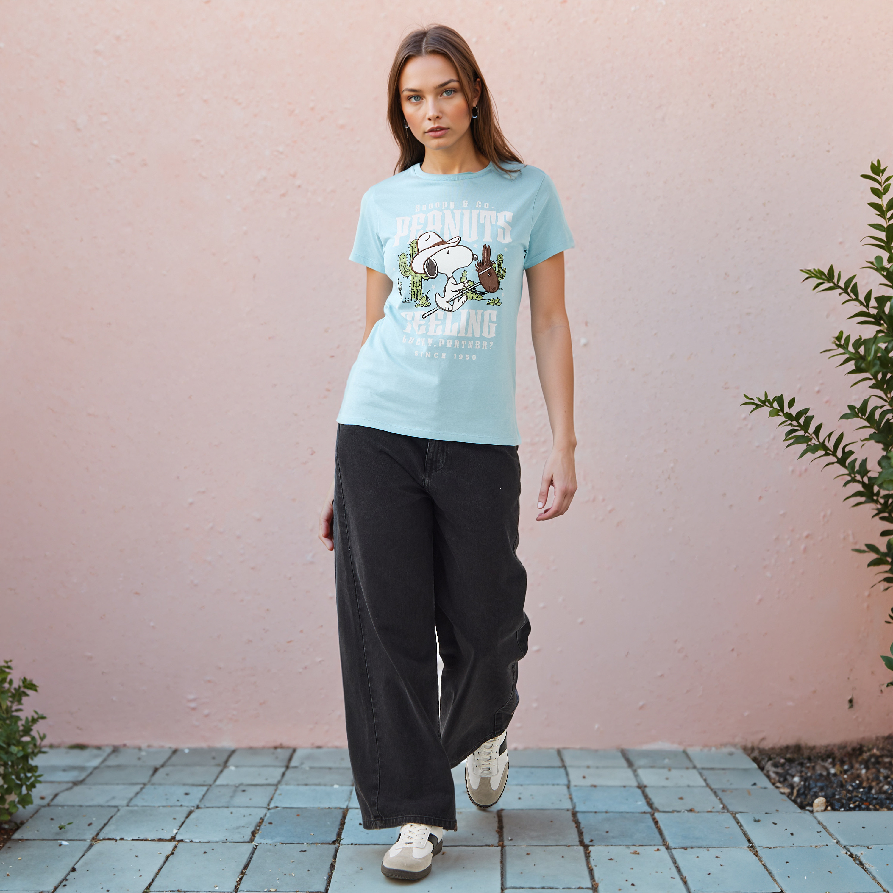 تيشيرت بياقة ضيقة وأكمام قصيرة وطبعات-women-clothing-tshirts-image-2
