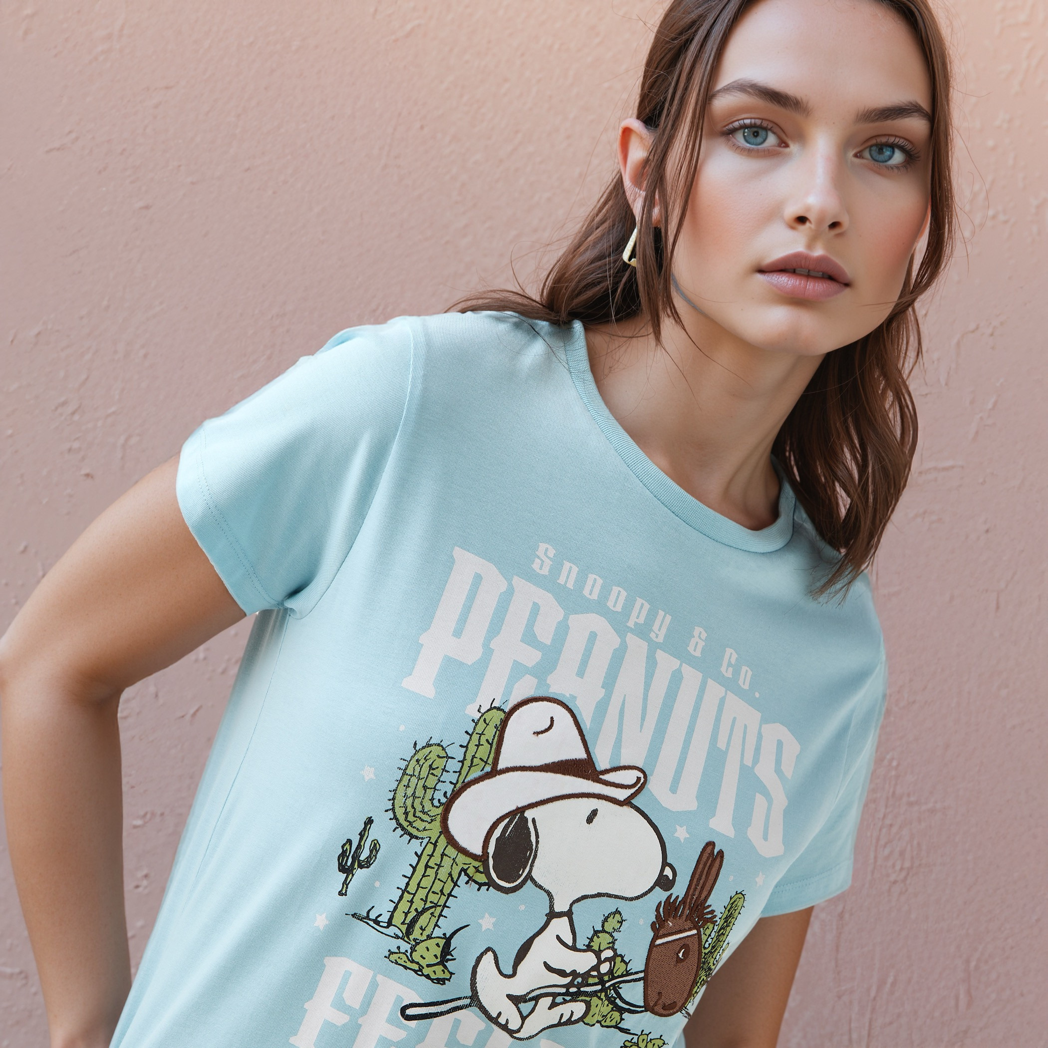 تيشيرت بياقة ضيقة وأكمام قصيرة وطبعات-women-clothing-tshirts-image-4