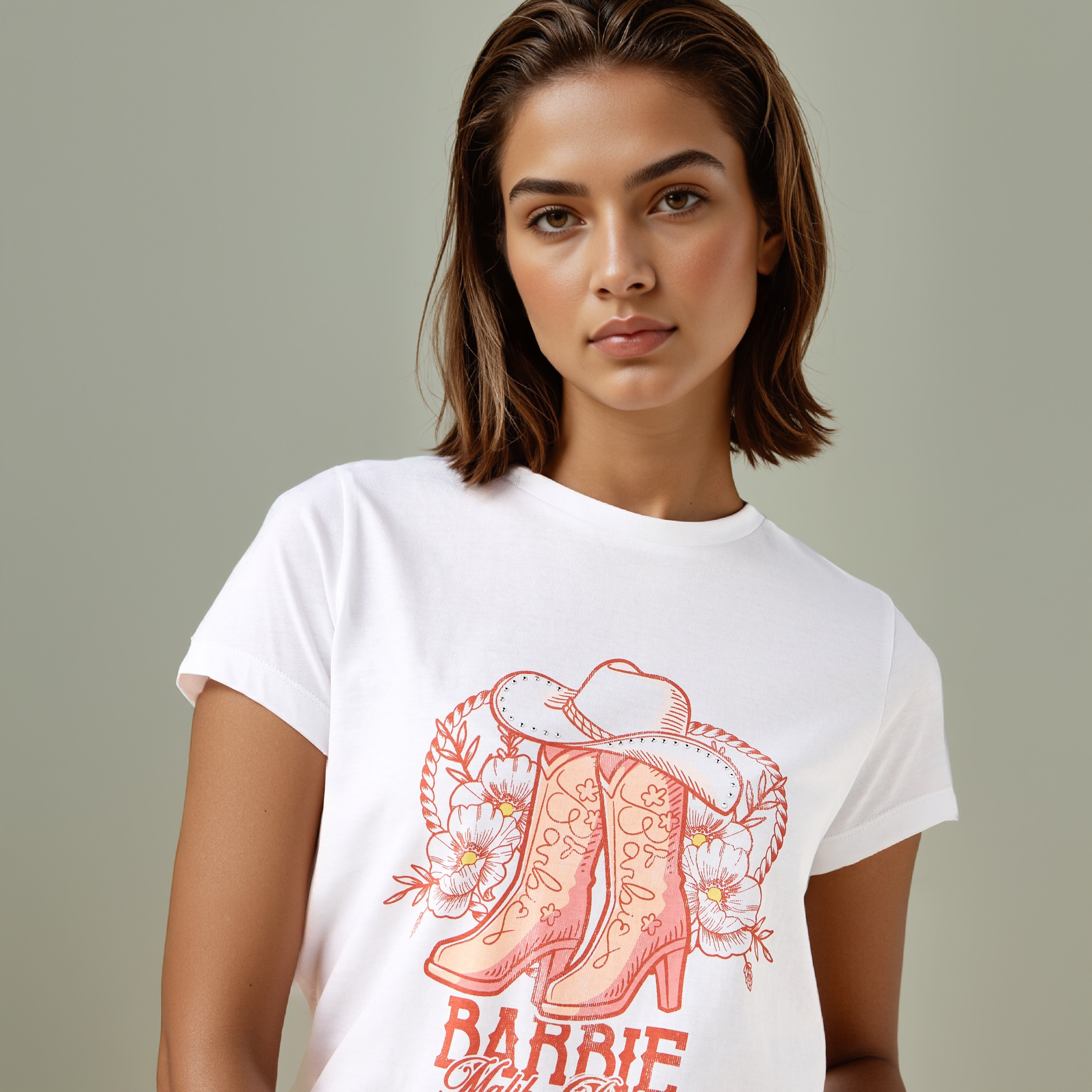 تيشيرت قصير بياقة ضيّقة وطبعات باربي-women-clothing-tshirts-image-4