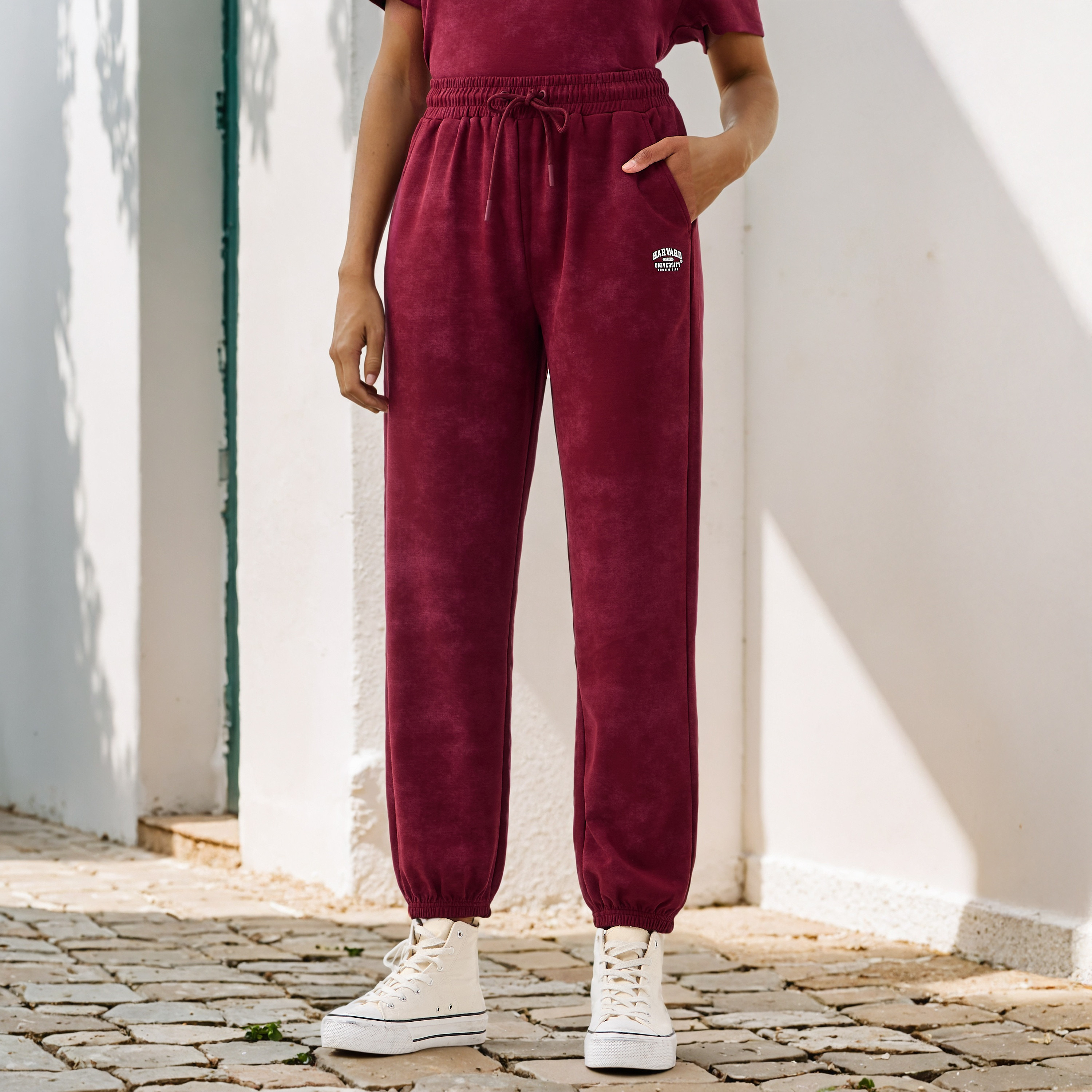 بنطلون رياضي بخصر مطاطي وتطريز-women-clothing-bottoms-joggers-image-1
