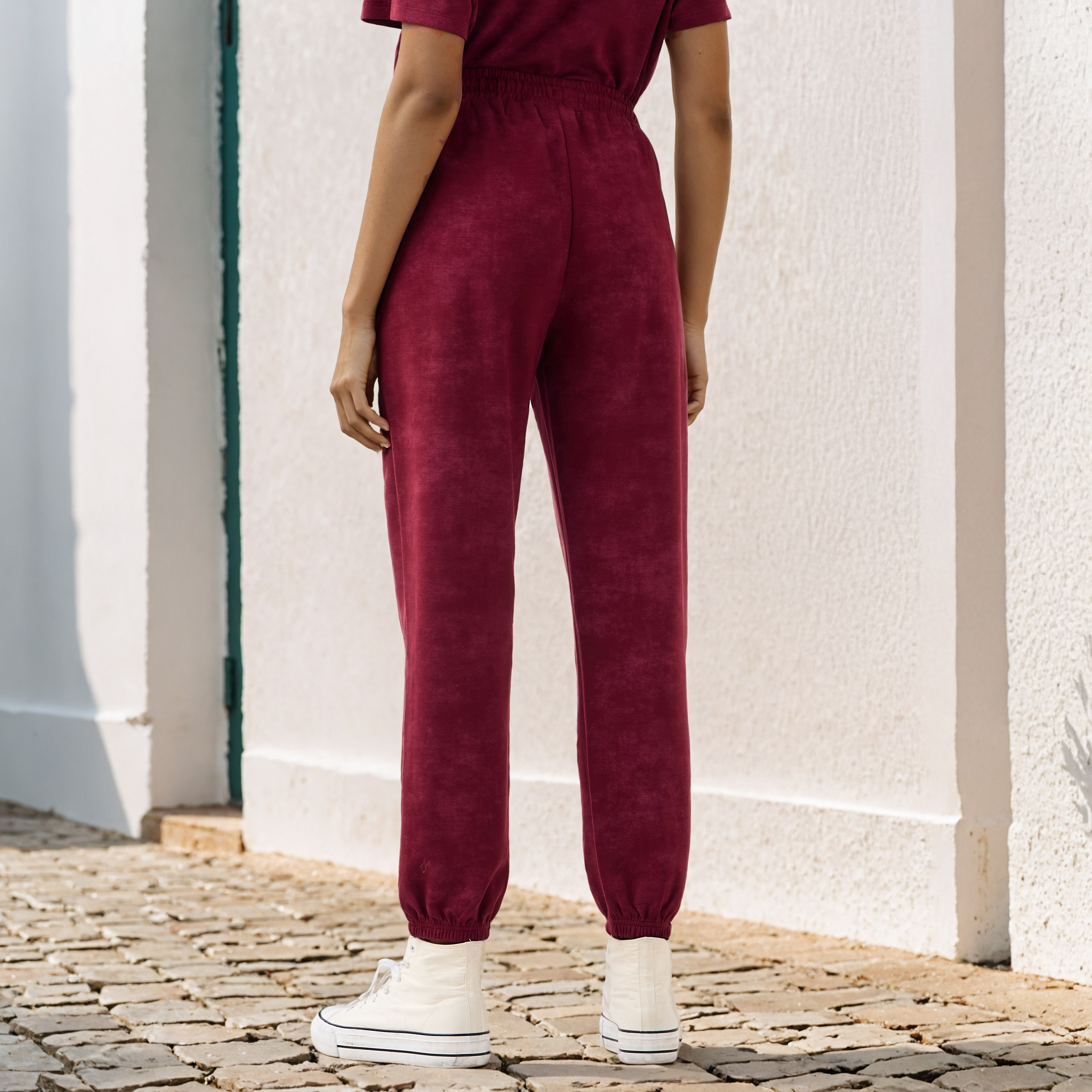 بنطلون رياضي بخصر مطاطي وتطريز-women-clothing-bottoms-joggers-image-3