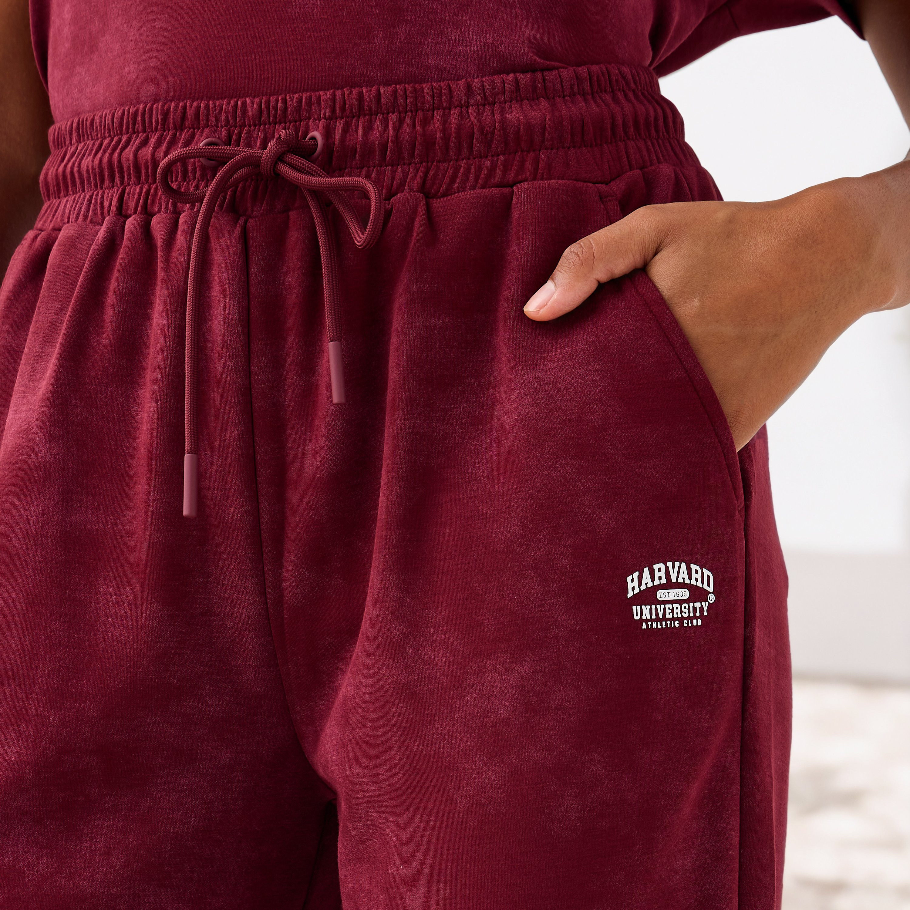 بنطلون رياضي بخصر مطاطي وتطريز-women-clothing-bottoms-joggers-image-4