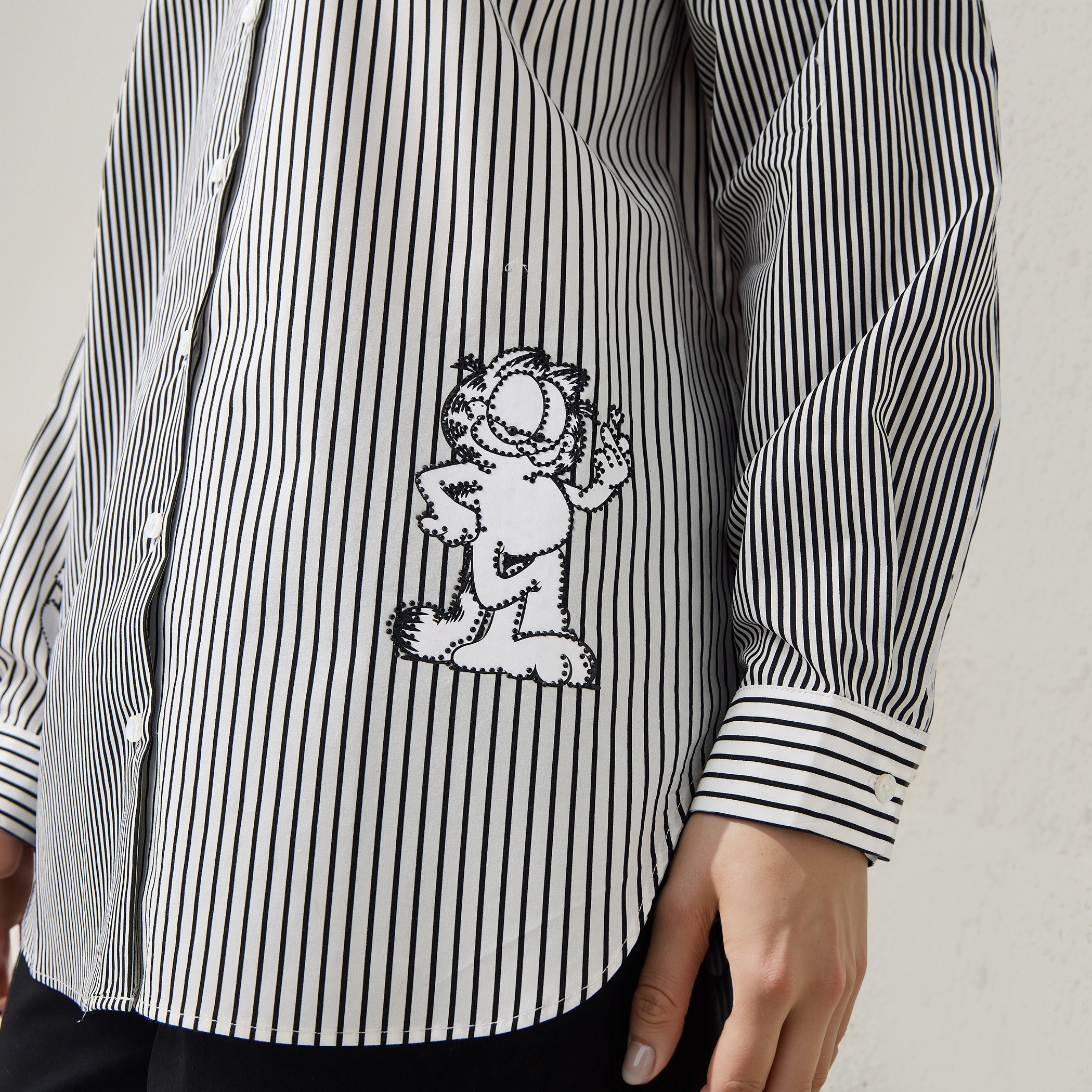 Oversized Garfield Print Shirt with High-Low Hem-women-clothing-shirtsandblouses-shirts-image-4