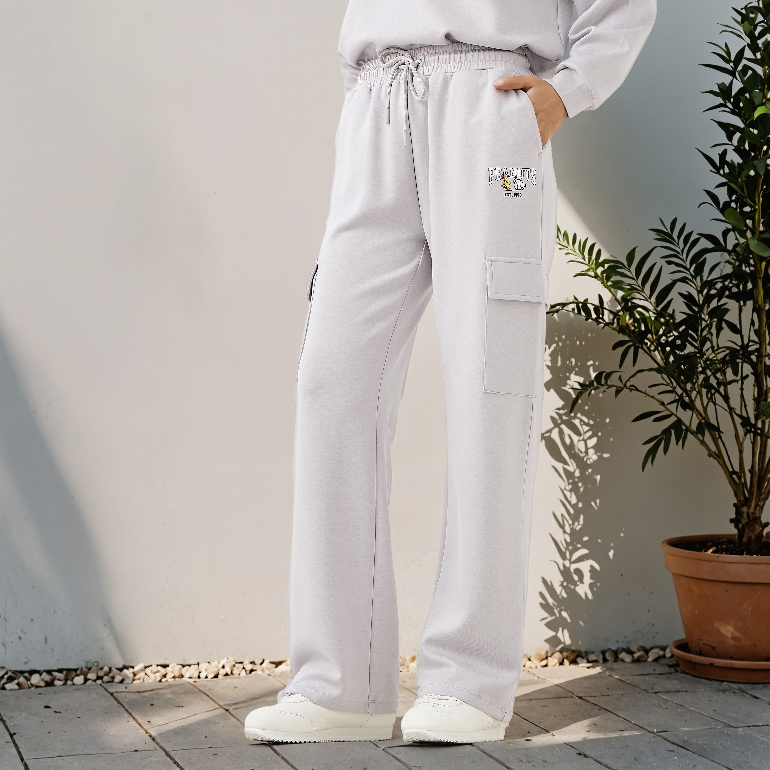 بنطلون رياضي كارجو بطبعات بيناتس-women-clothing-bottoms-joggers-image-1