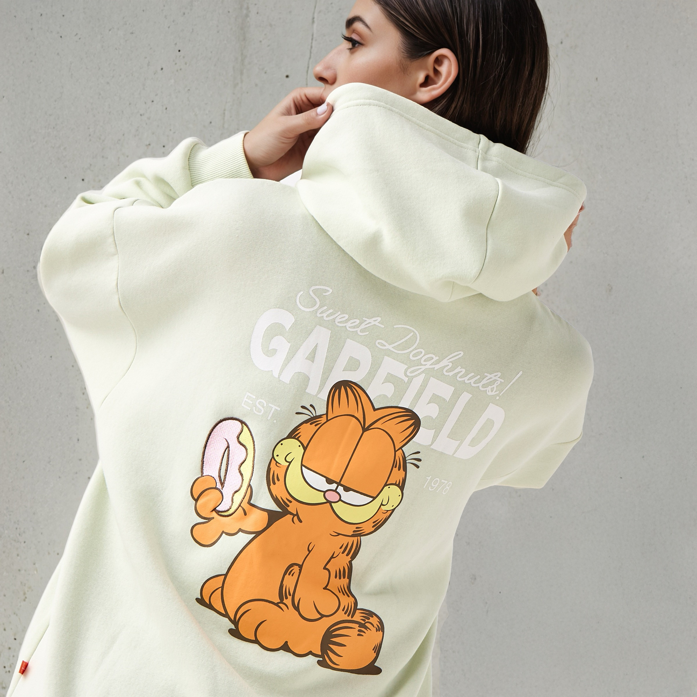 Garfield Oversized Hoodie-women-winterwear-hoodiesandsweatshirts-hoodies-image-5