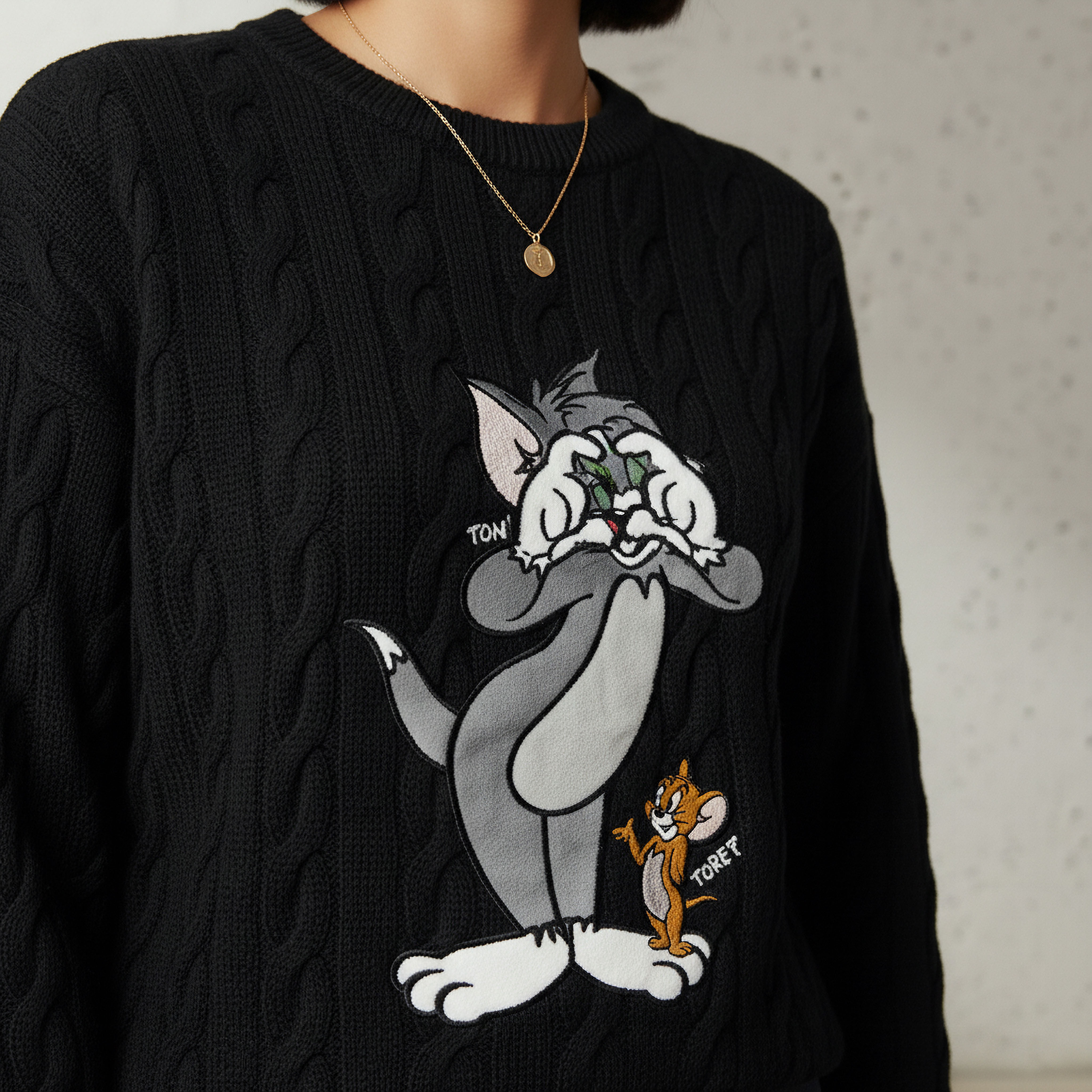 كنزة بياقة مستديرة مطرزة بشخصيات توم وجيري-women-clothing-cardigansandjumpers-jumpers-image-2