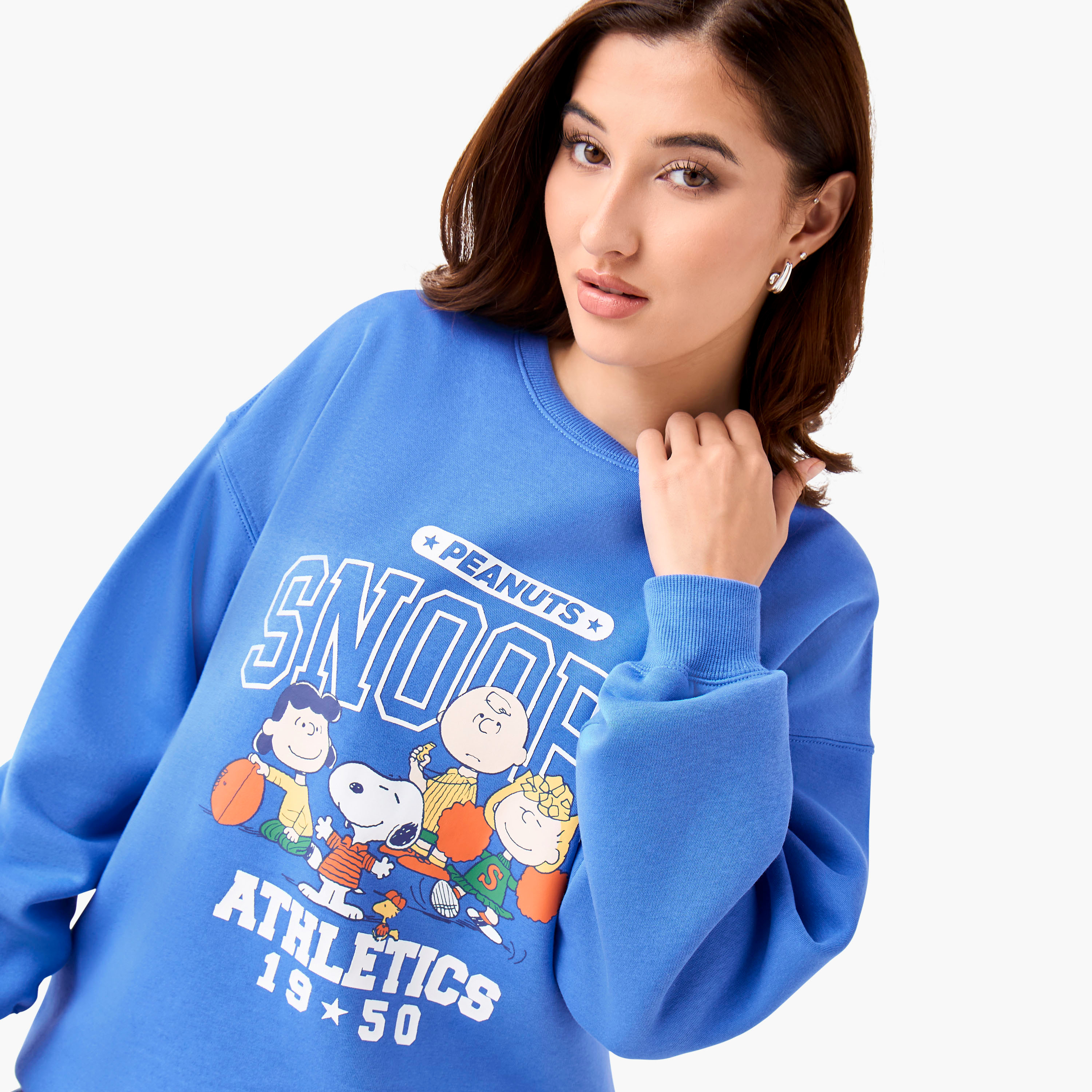سويت شيرت سنوبي بكتف ساقط-women-clothing-hoodiesandsweatshirts-sweatshirts-image-5