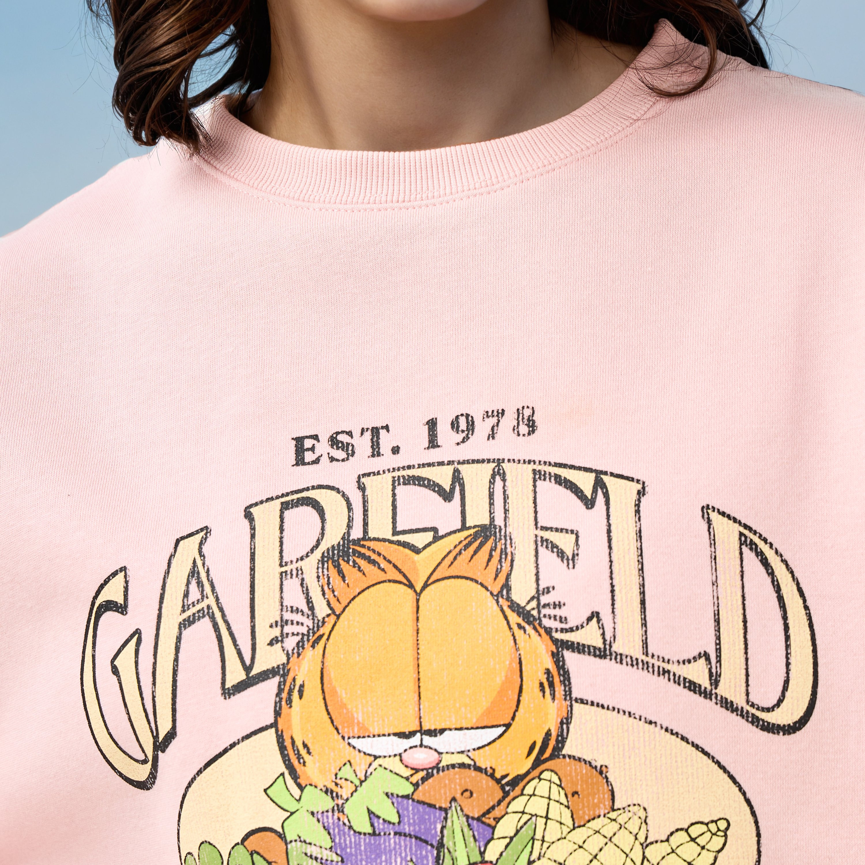 سويت شيرت بياقة ضيقة وطبعات جارفيلد-women-clothing-hoodiesandsweatshirts-sweatshirts-image-5
