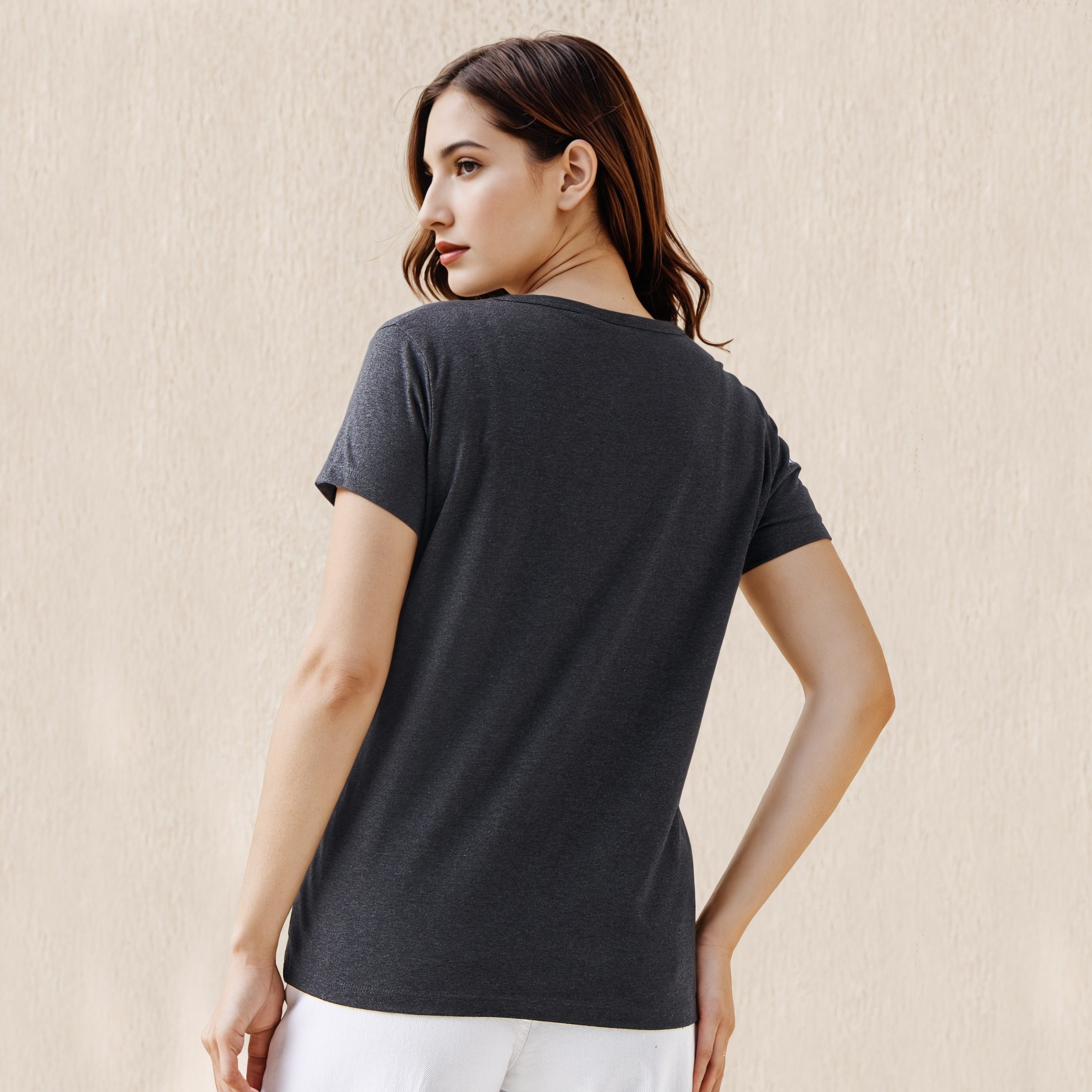 تيشيرت قطن بطبعة اليوم الوطني الإماراتي من لوني تونز-women-clothing-tshirts-image-3