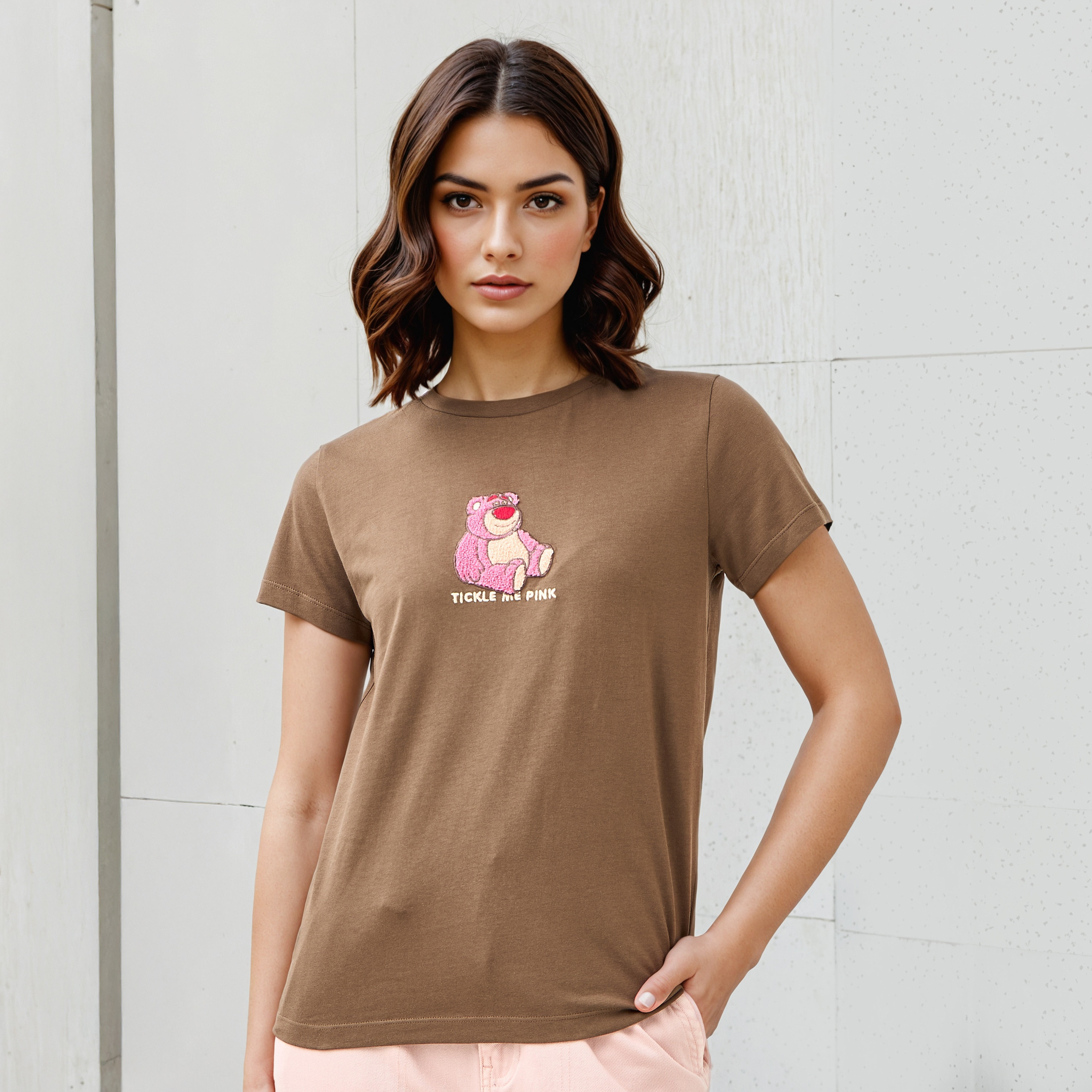 تيشيرت بياقة ضيقة وتطريزات-women-clothing-tshirts-image-1