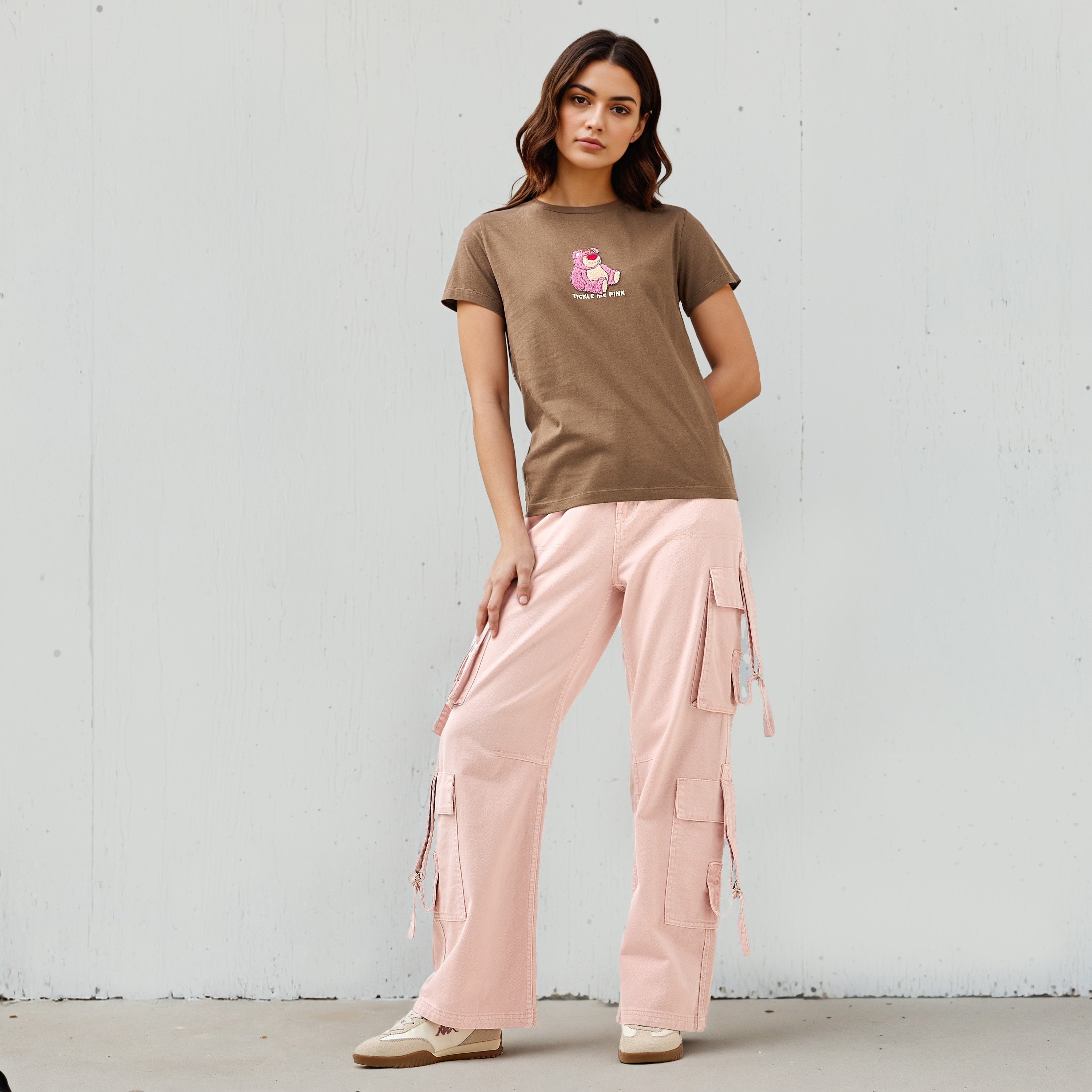 تيشيرت بياقة ضيقة وتطريزات-women-clothing-tshirts-image-2