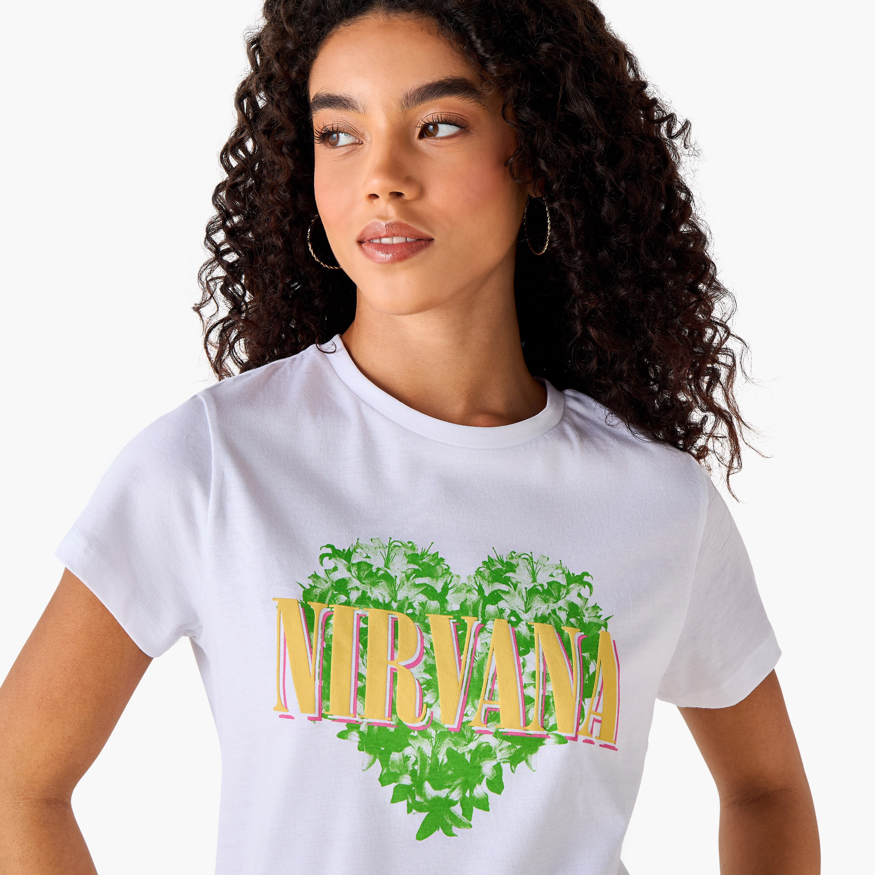تيشيرت قطن بقصّة عادية وطبعات نيرفانا-women-clothing-tshirts-image-5