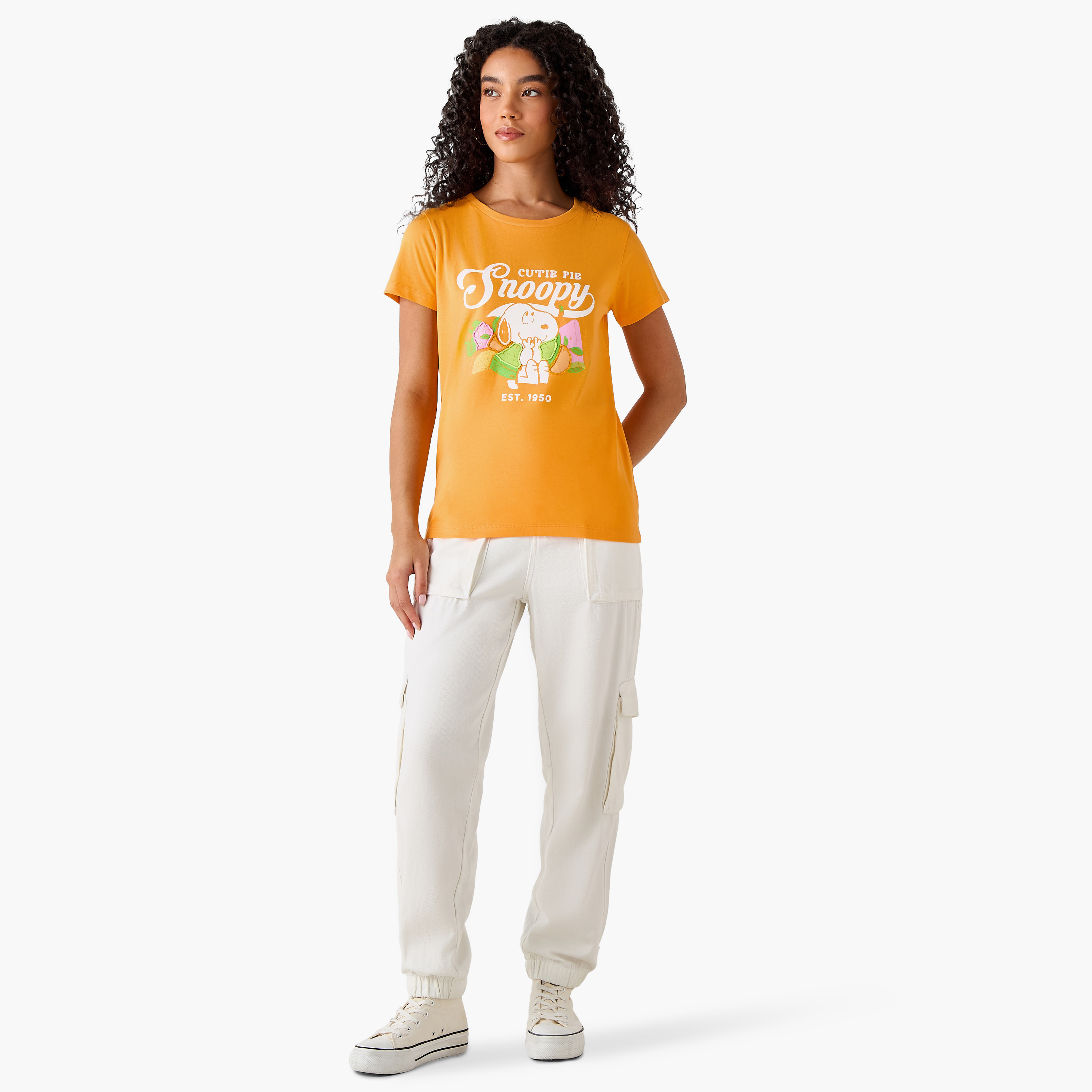 تيشيرت قطن بقصة عادية وطبعات سنوبي-women-clothing-tshirts-image-3