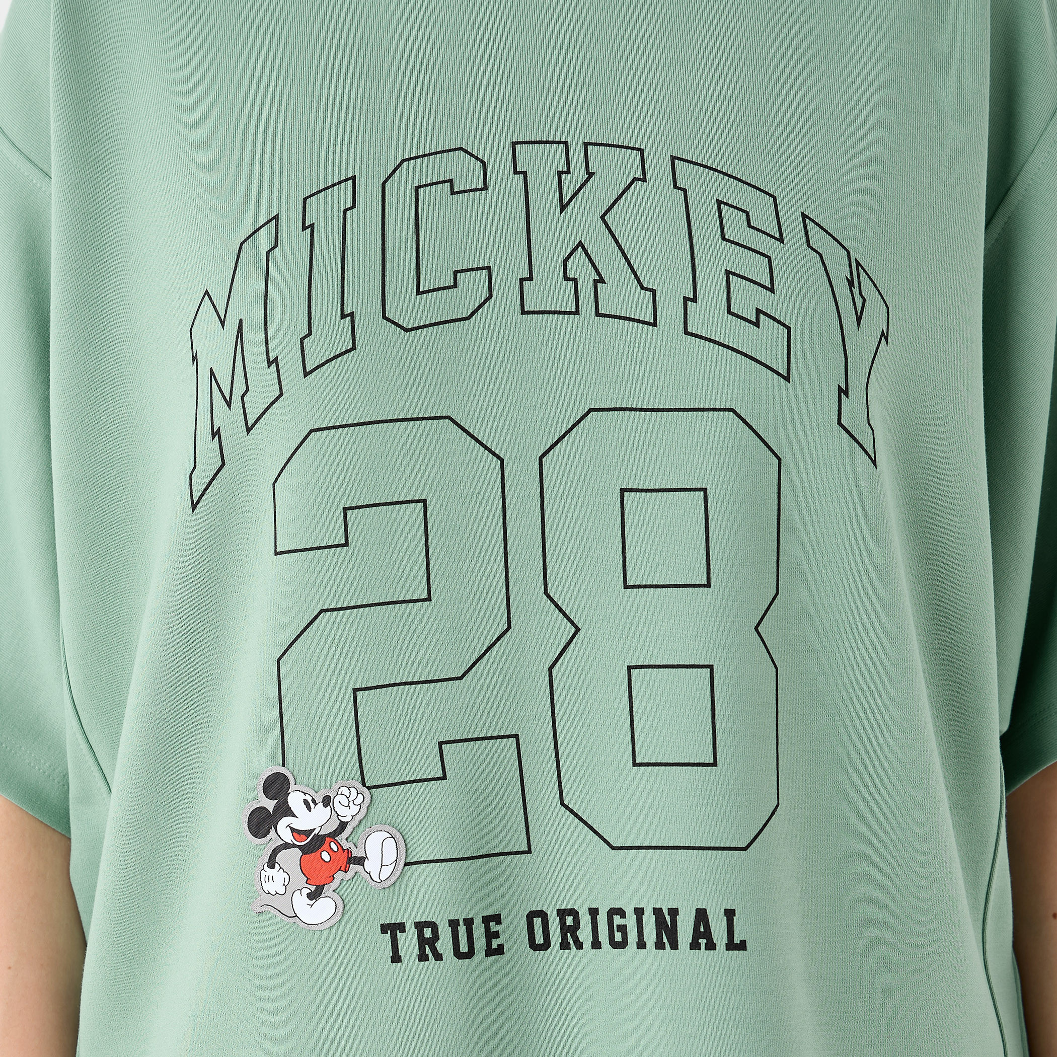 تيشيرت بطبعات ميكي ماوس مع تفاصيل مزخرفة-women-clothing-tshirts-image-5