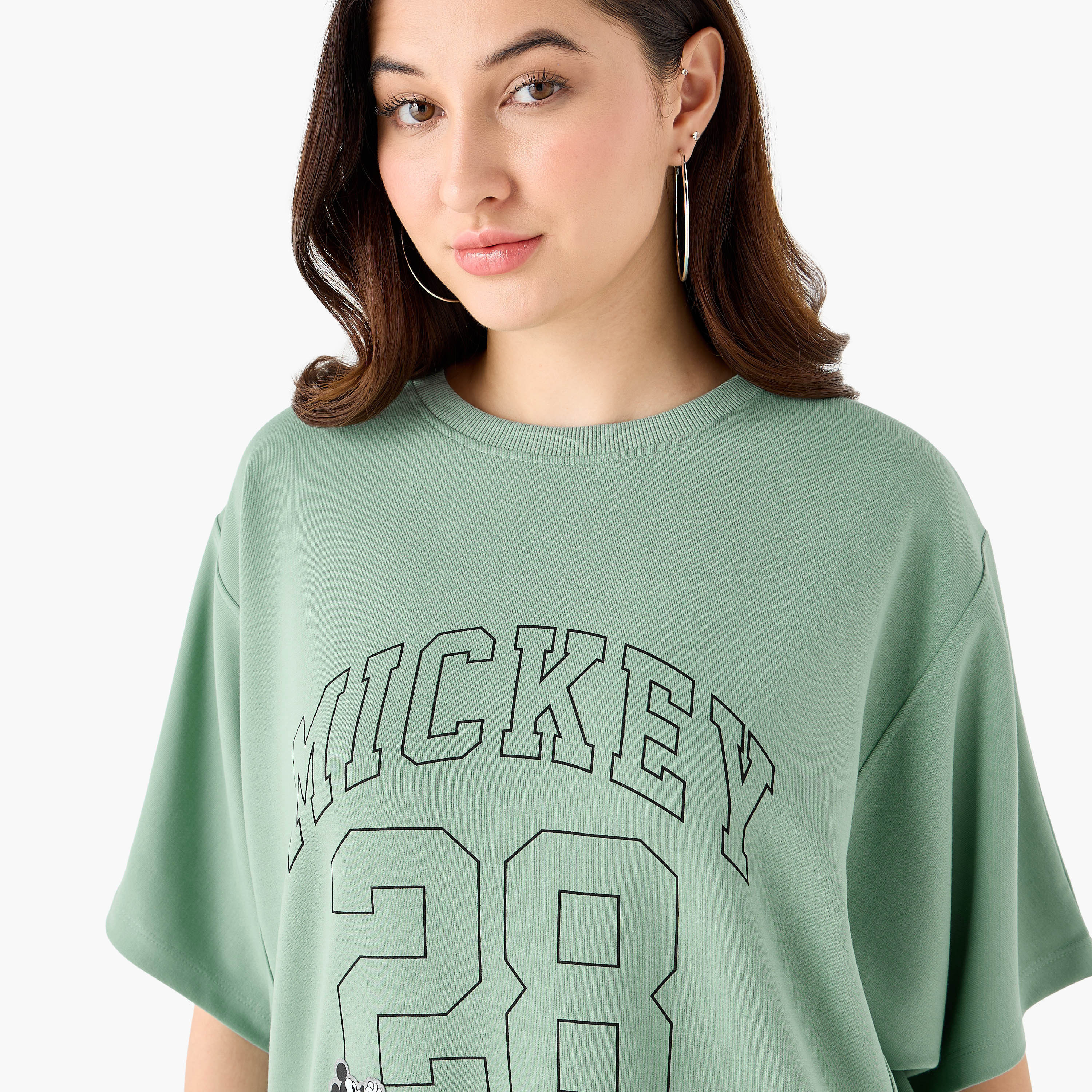 تيشيرت بطبعات ميكي ماوس مع تفاصيل مزخرفة-women-clothing-tshirts-image-6