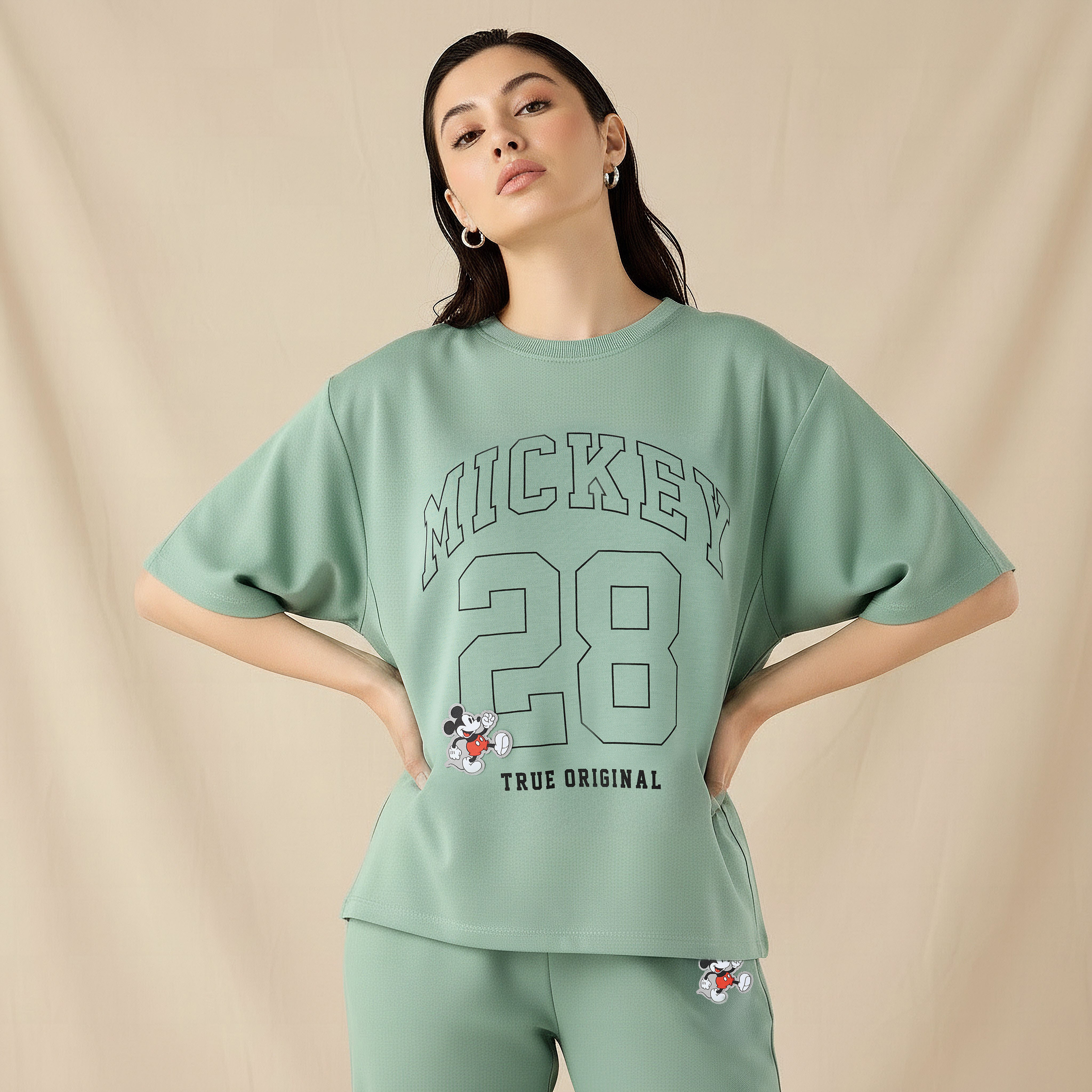 تيشيرت بطبعات ميكي ماوس مع تفاصيل مزخرفة-women-clothing-tshirts-image-1