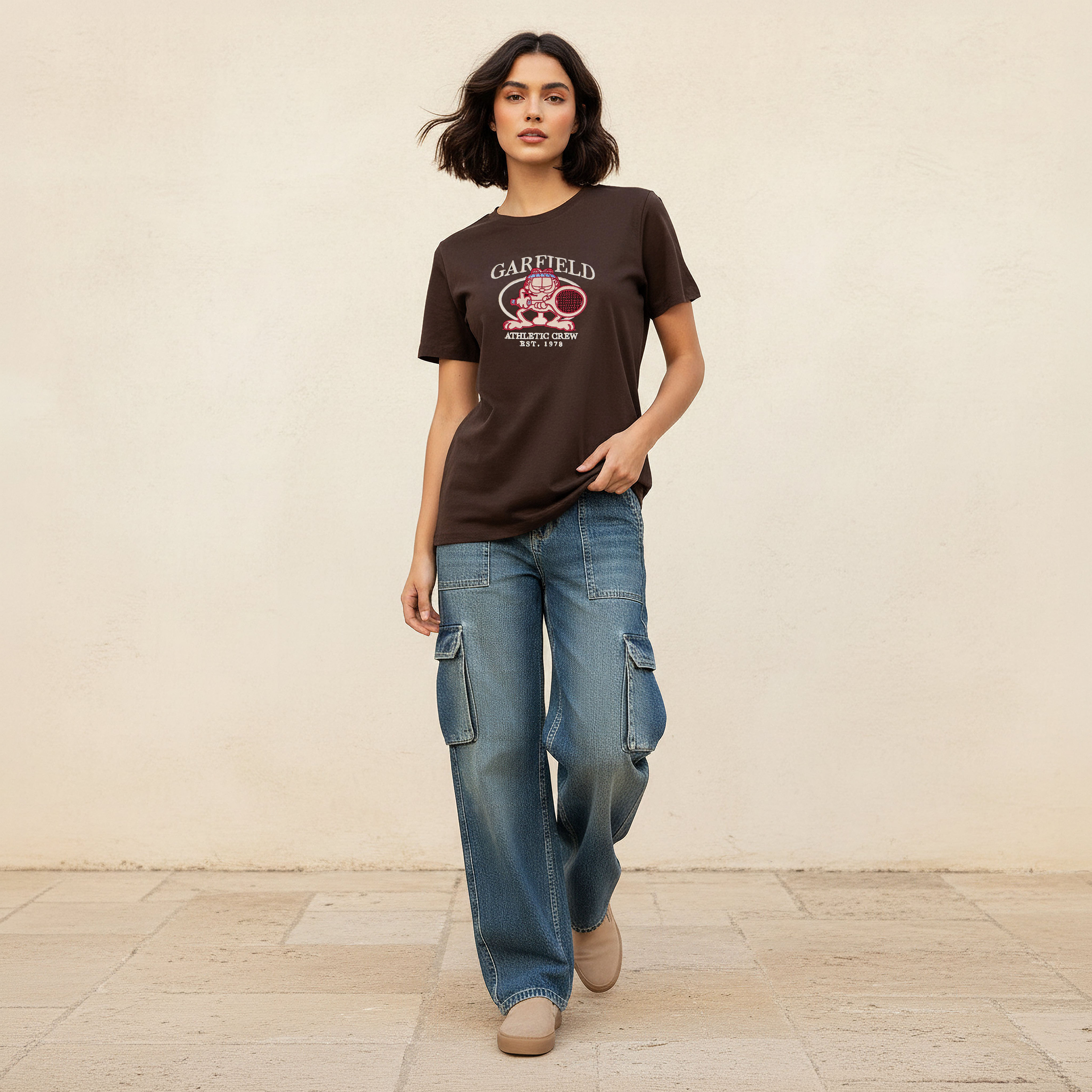 تيشيرت قطن بتزيينات جارفيلد-women-clothing-tshirts-image-3