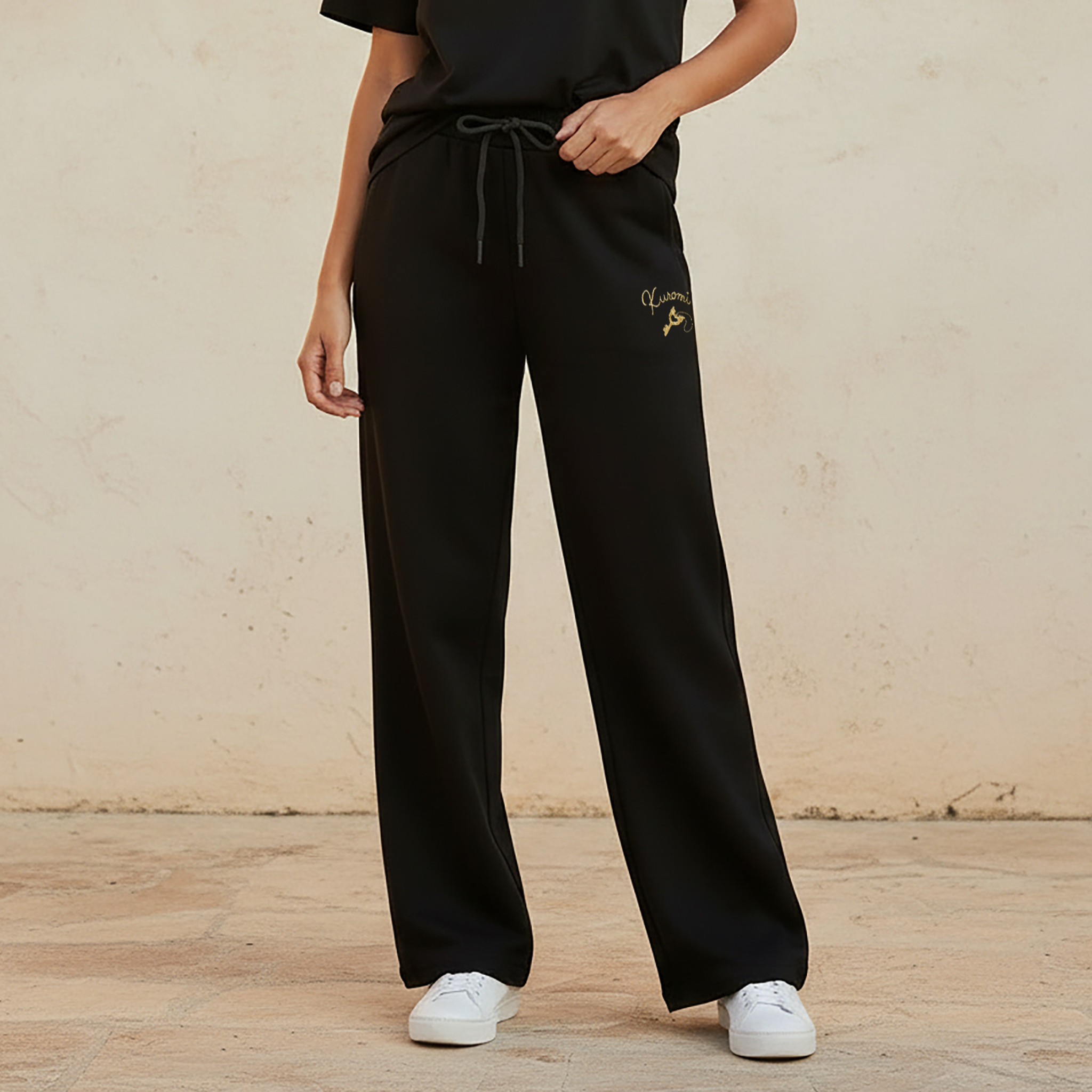 بنطلون بقصة مريحة وتطريزات كورومي-women-clothing-bottoms-joggers-image-1