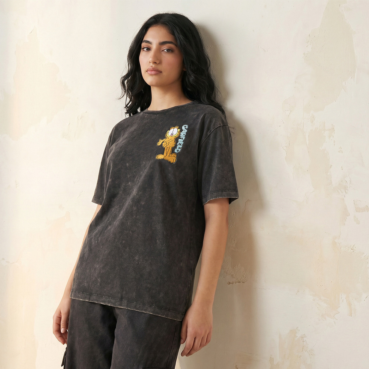 تيشيرت قطن بتطريز جارفيلد-women-clothing-tshirts-image-1