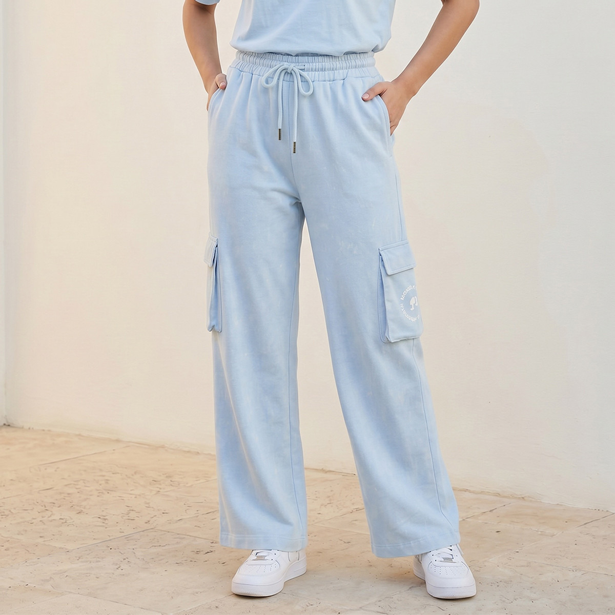 بنطلون كارجو قطن بخصر متوسط الارتفاع من باربي-women-clothing-bottoms-joggers-image-1