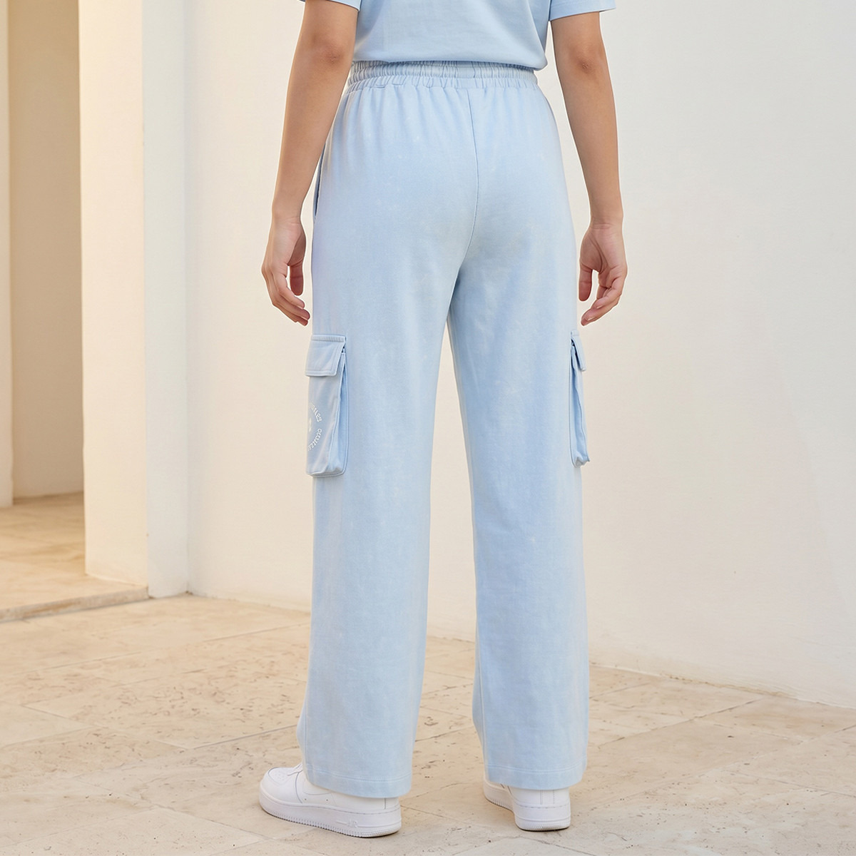 بنطلون كارجو قطن بخصر متوسط الارتفاع من باربي-women-clothing-bottoms-joggers-image-4