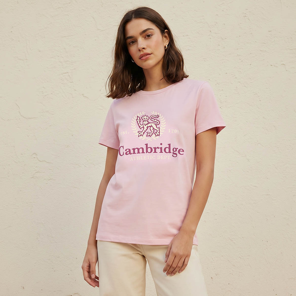 تيشيرت قطن بقصة عادية وطبعات كامبريدج-women-clothing-tshirts-image-1