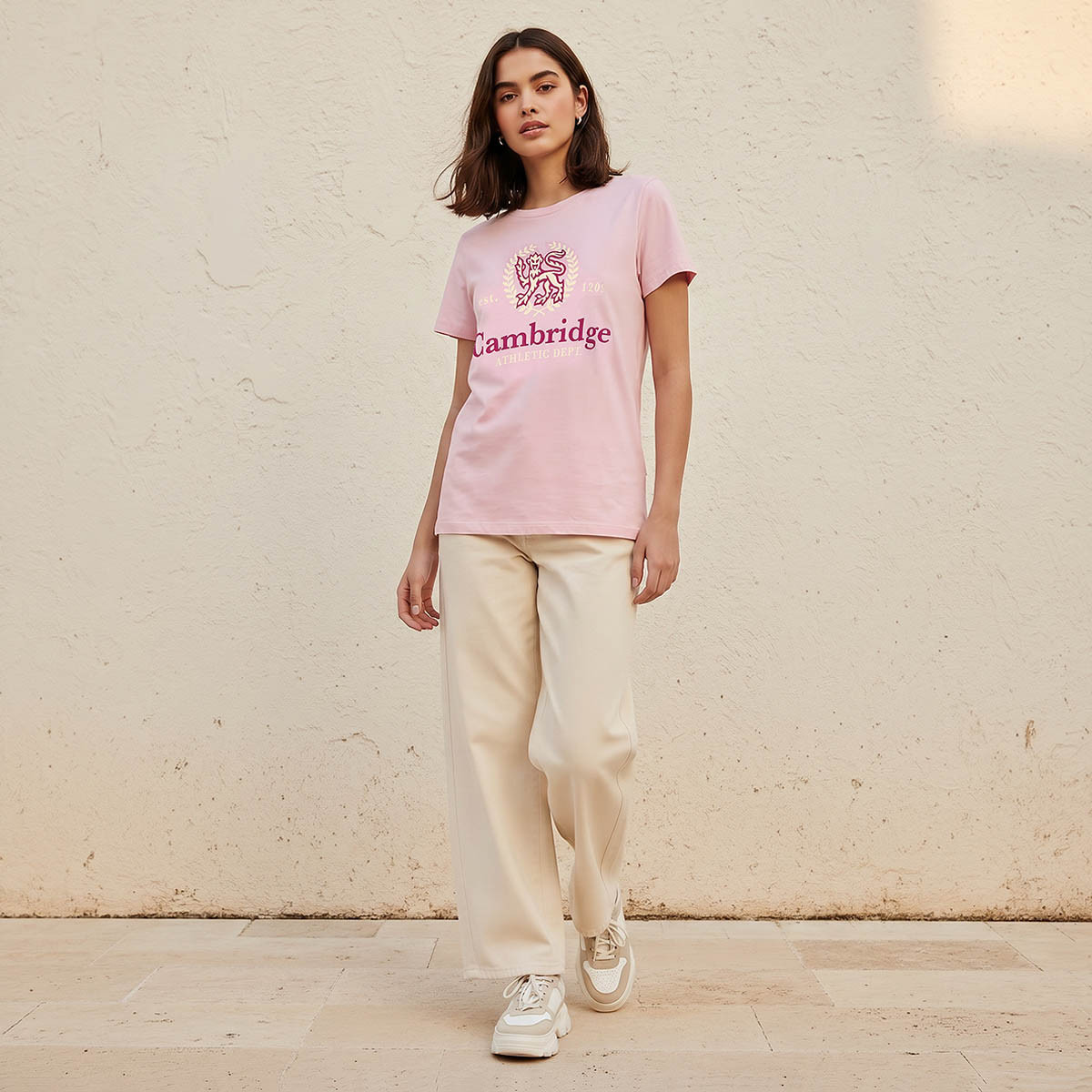 تيشيرت قطن بقصة عادية وطبعات كامبريدج-women-clothing-tshirts-image-3