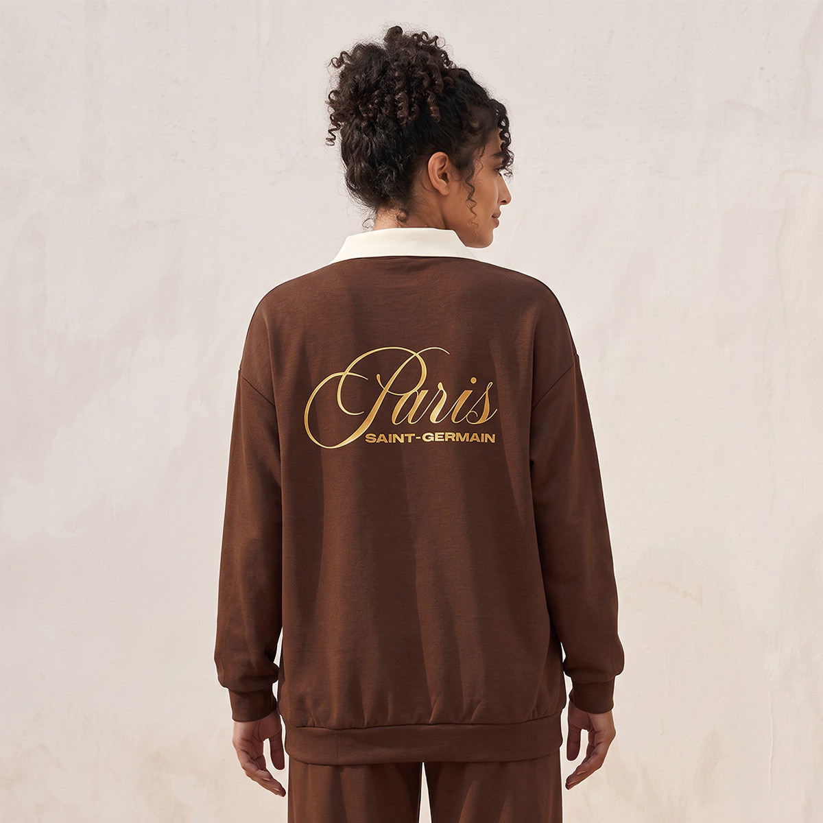 سويت شيرت بياقة عادية وطبعات باريس سان جيرمان-women-clothing-hoodiesandsweatshirts-sweatshirts-image-3