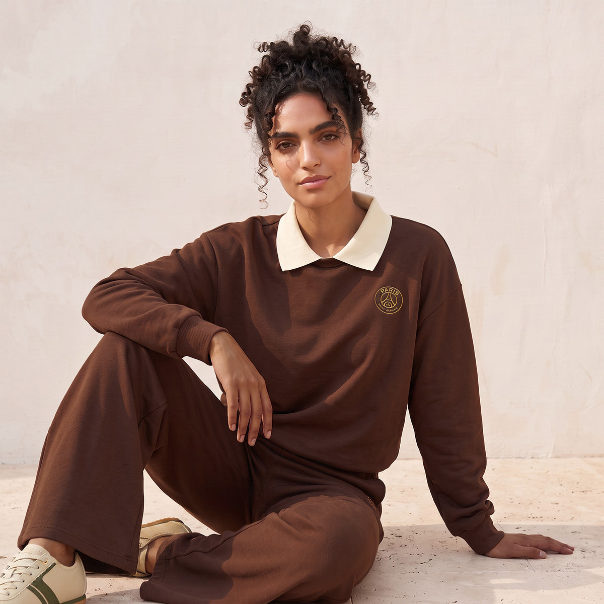 سويت شيرت بياقة عادية وطبعات باريس سان جيرمان-women-clothing-hoodiesandsweatshirts-sweatshirts-image-5