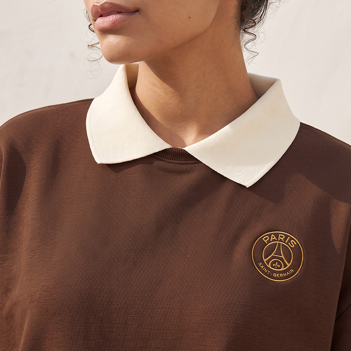 سويت شيرت بياقة عادية وطبعات باريس سان جيرمان-women-clothing-hoodiesandsweatshirts-sweatshirts-image-6