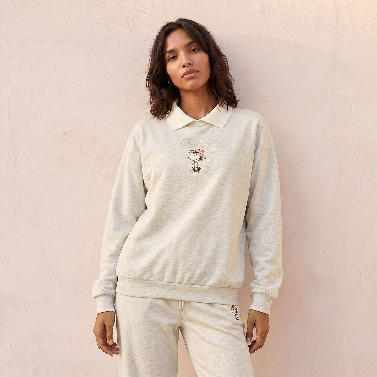 سويت شيرت بياقة عادية وطبعات سنوبي-women-clothing-hoodiesandsweatshirts-sweatshirts-image-1