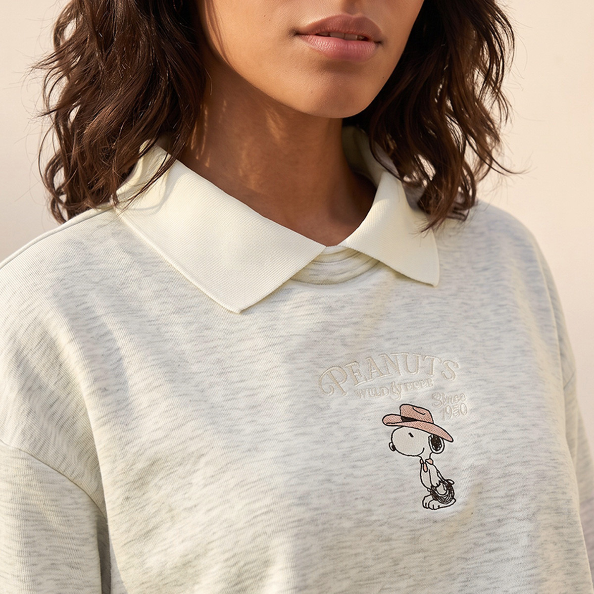 سويت شيرت بياقة عادية وطبعات سنوبي-women-clothing-hoodiesandsweatshirts-sweatshirts-image-7