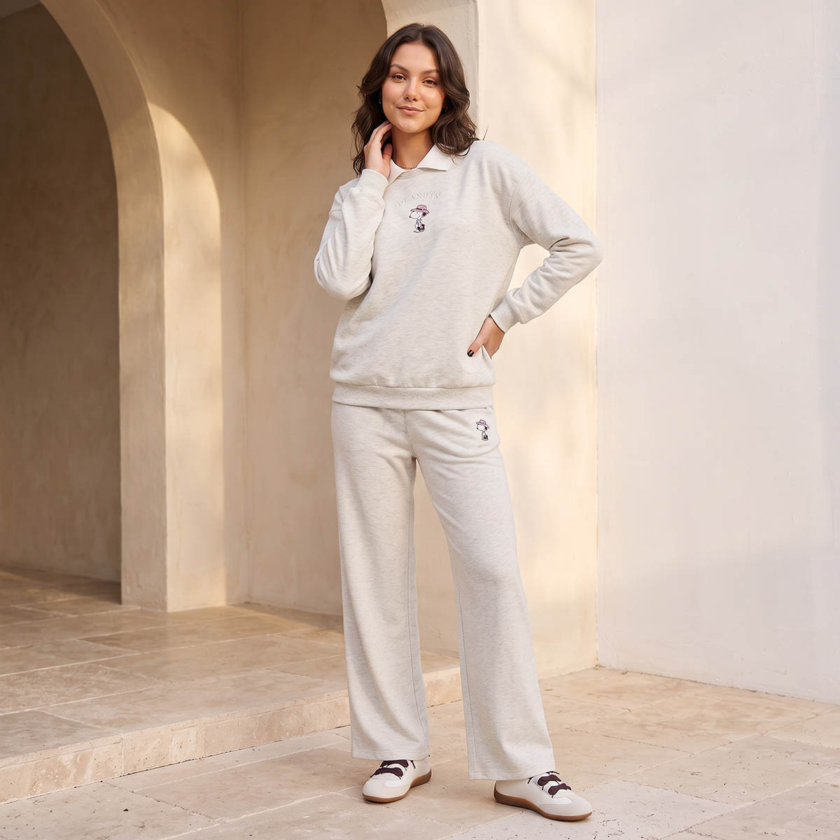 بنطلون رياضي كارجو بخصر متوسط الارتفاع وتطريز بينتس-women-clothing-joggers-image-4
