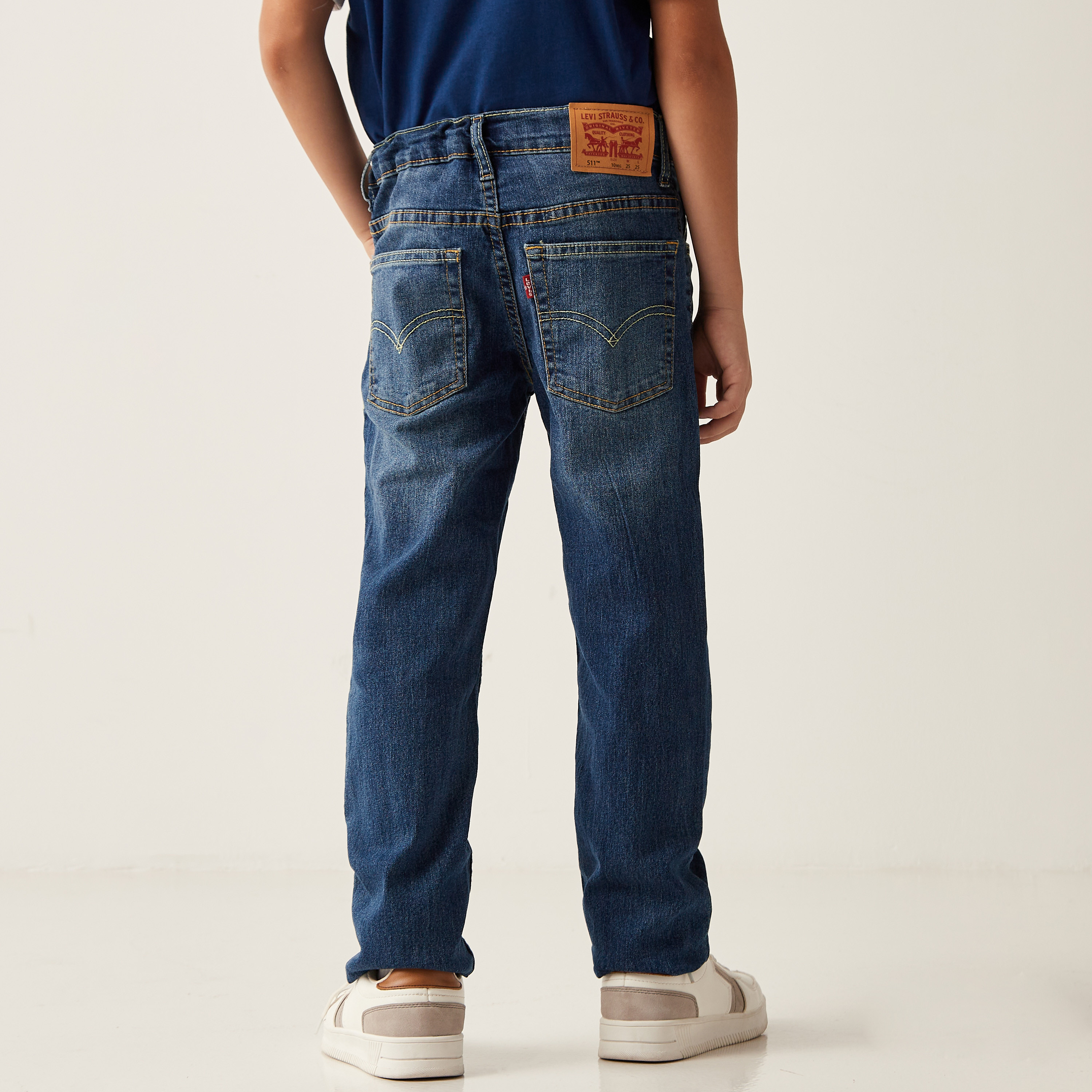 بنطلون جينز سادة بخصر متوسط الارتفاع وجيوب من ليفايز-boys-clothing-bottoms-jeans-image-4