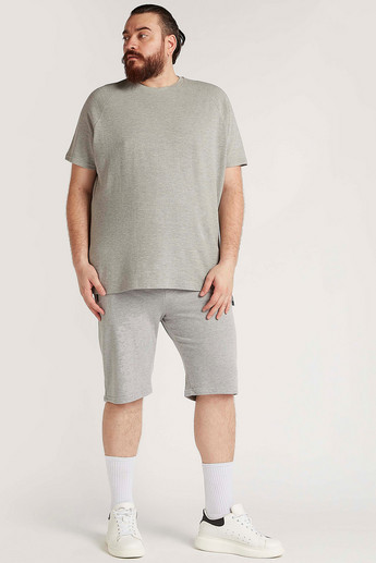 Sustainable Solid Mid-Rise Short with Drawstring Closure and Pockets