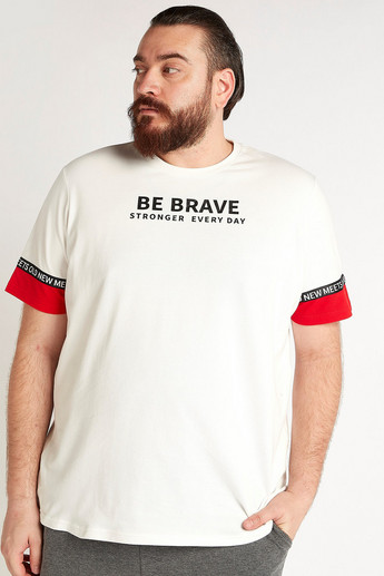 Sustainable Slogan Print T-shirt with Short Sleeves and Crew Neck