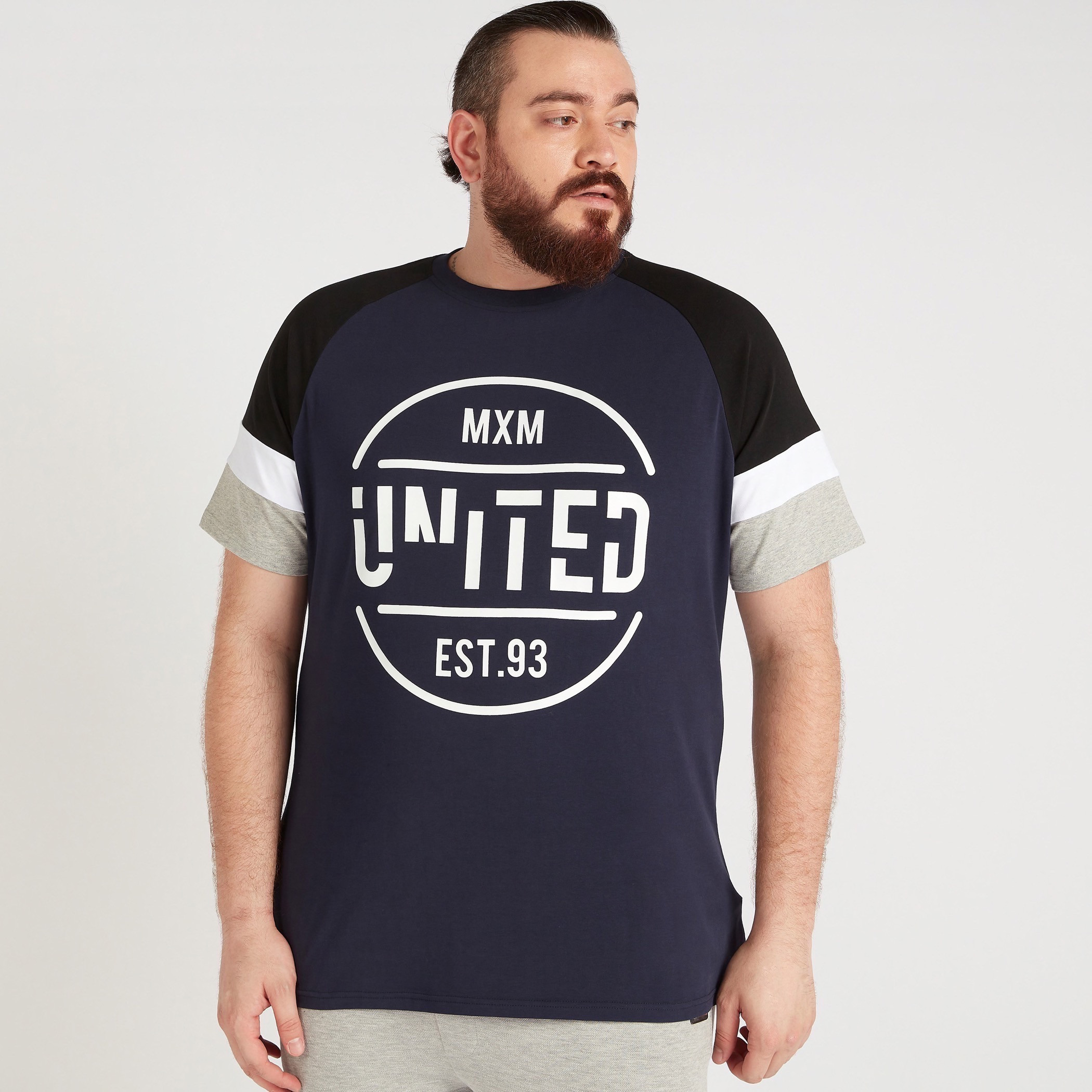 تيشيرت بياقة ضيّقة وأكمام قصيرة وطبعات-men-clothing-tshirtsandpolos-tshirts-image-1