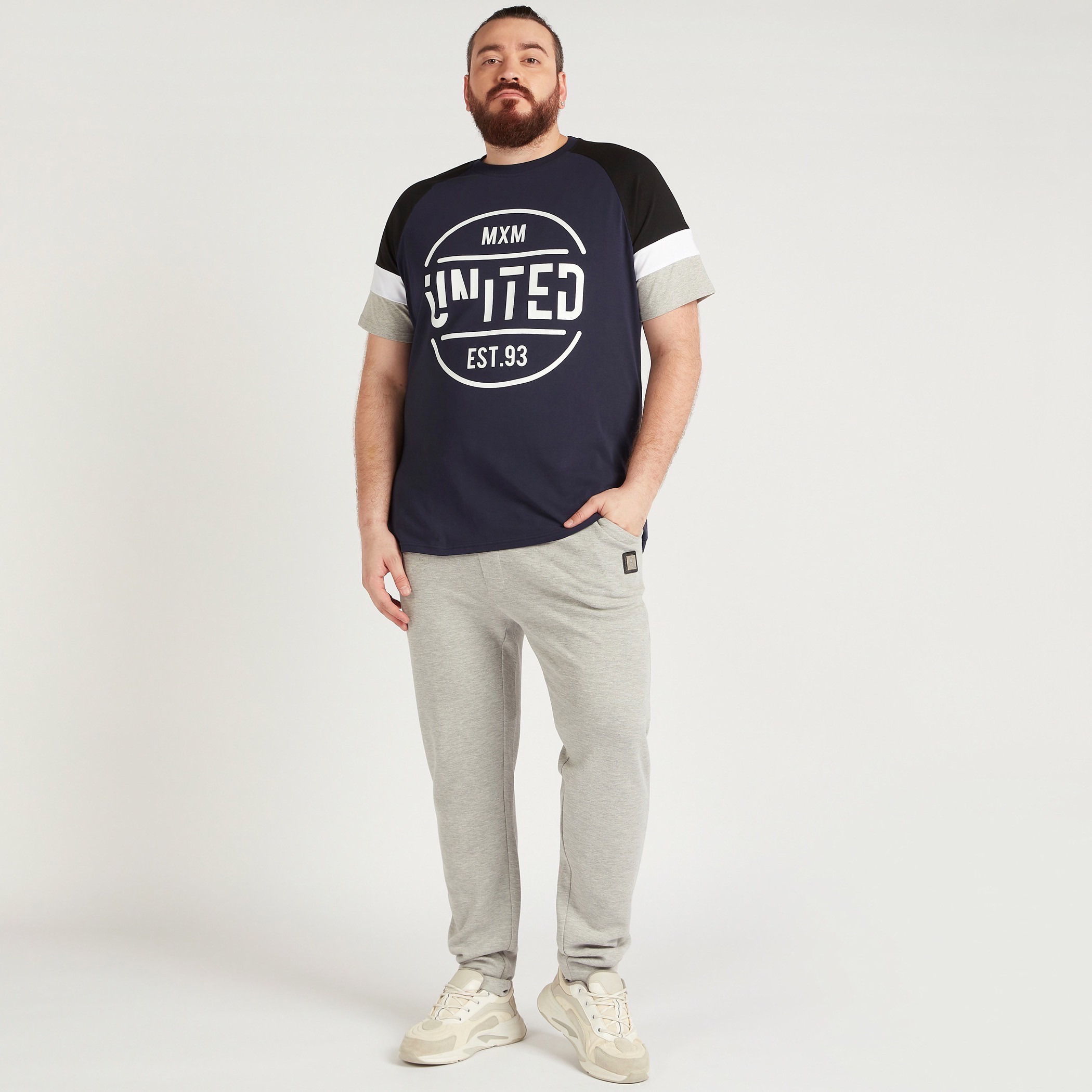 تيشيرت بياقة ضيّقة وأكمام قصيرة وطبعات-men-clothing-tshirtsandpolos-tshirts-image-5