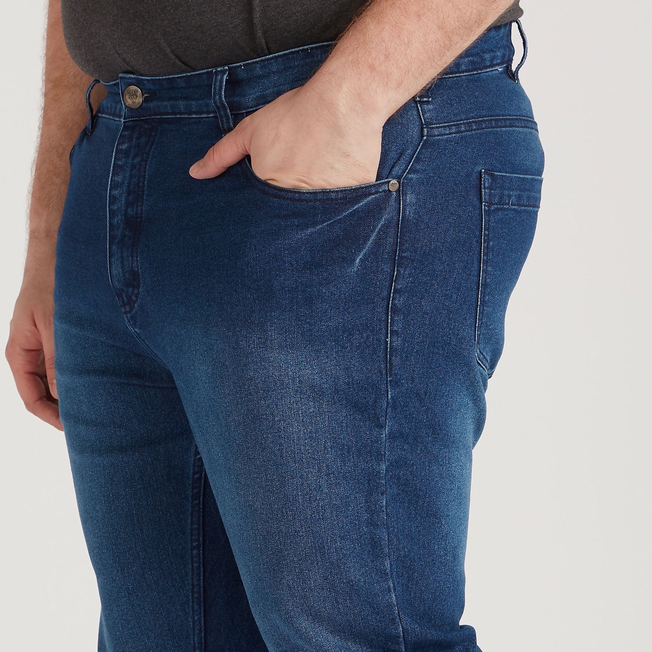 بنطلون جينز دنيم سادة بزر إغلاق وخصر متوسّط الارتفاع-men-clothing-bottoms-jeans-image-3