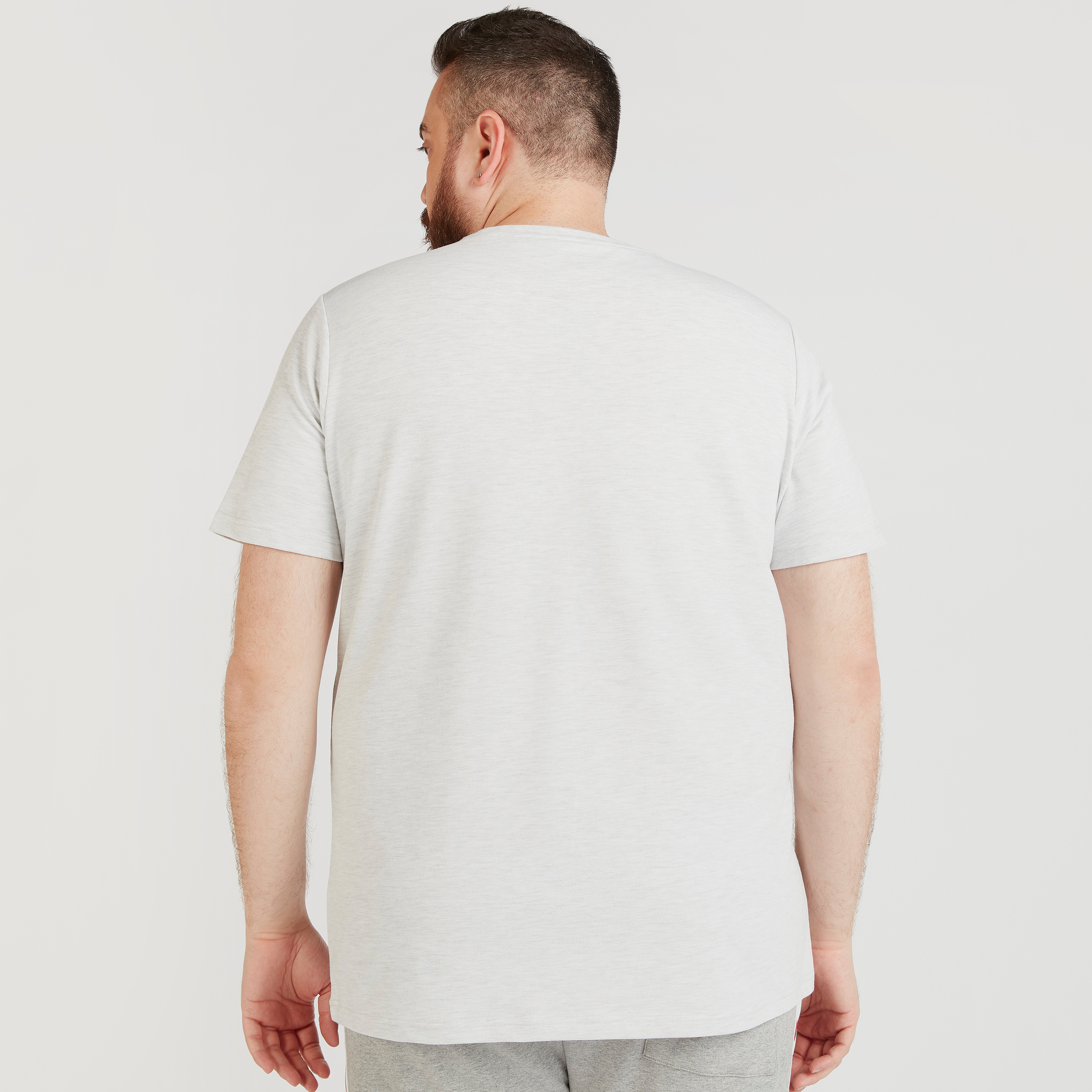 تيشيرت مطرّز بياقة ضيّقة وأكمام قصيرة-men-clothing-tshirtsandpolos-tshirts-image-4