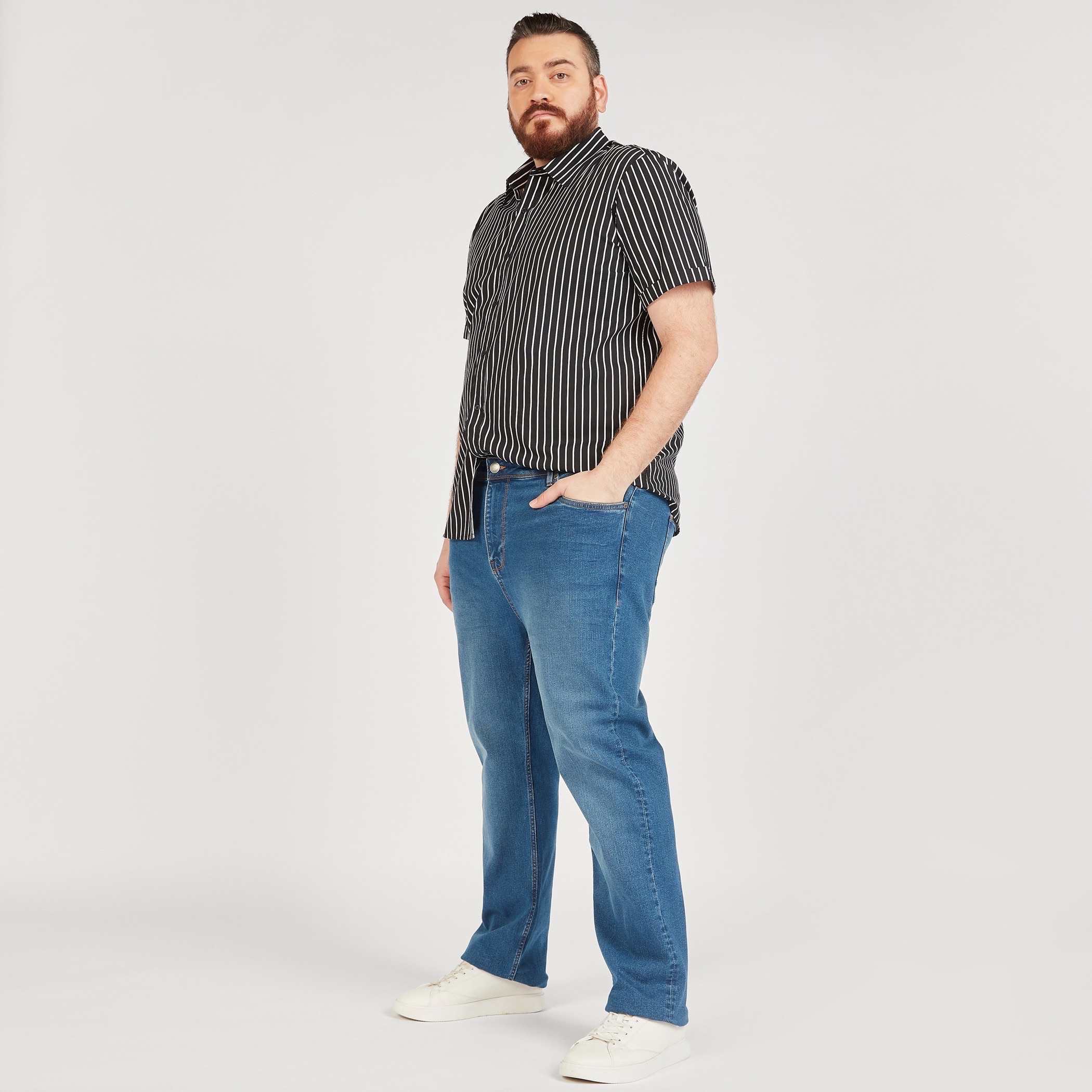 بنطلون جينز دنيم سادة بزر إغلاق وجيوب وخصر متوسط الارتفاع-men-clothing-bottoms-jeans-image-10