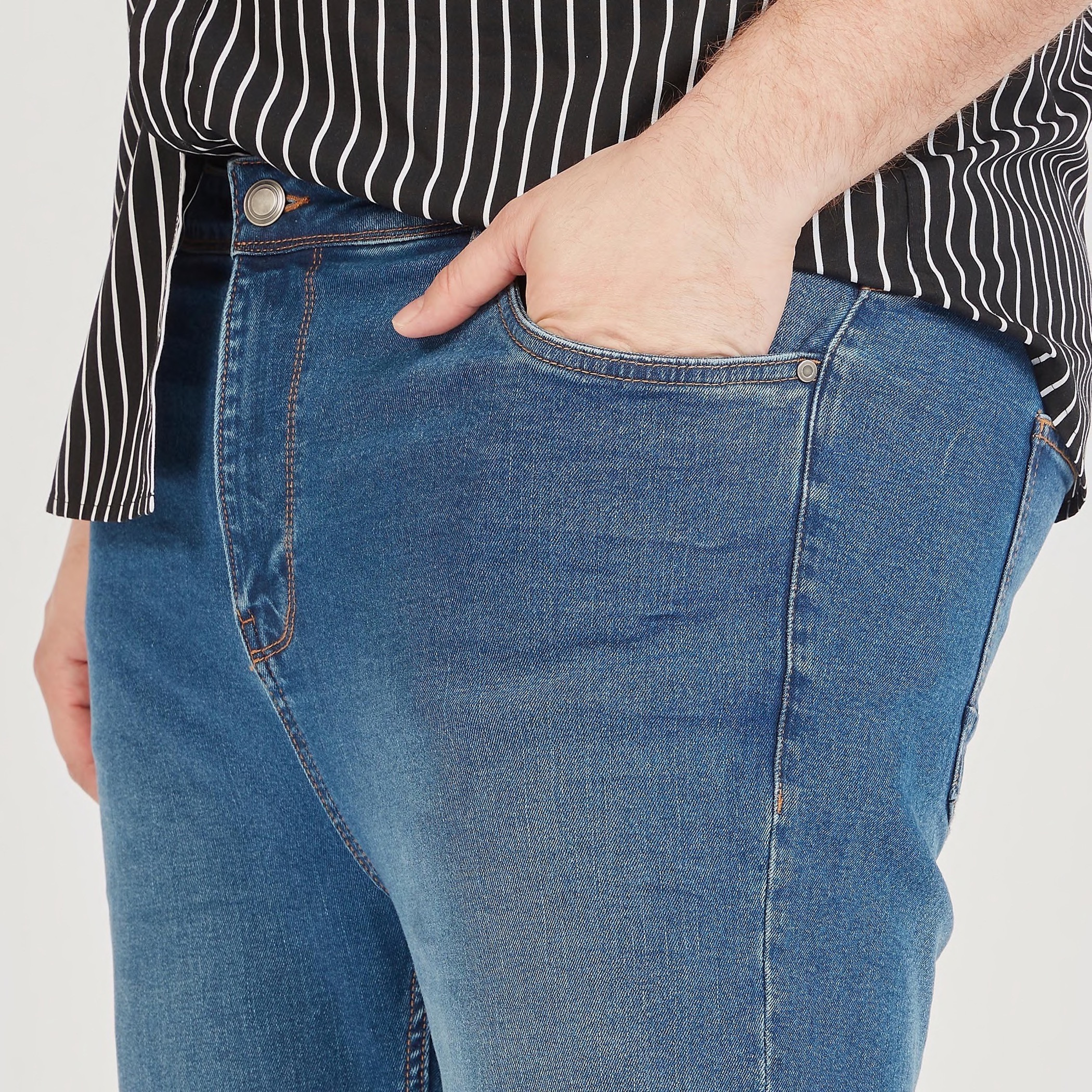 بنطلون جينز دنيم سادة بزر إغلاق وجيوب وخصر متوسط الارتفاع-men-clothing-bottoms-jeans-image-11