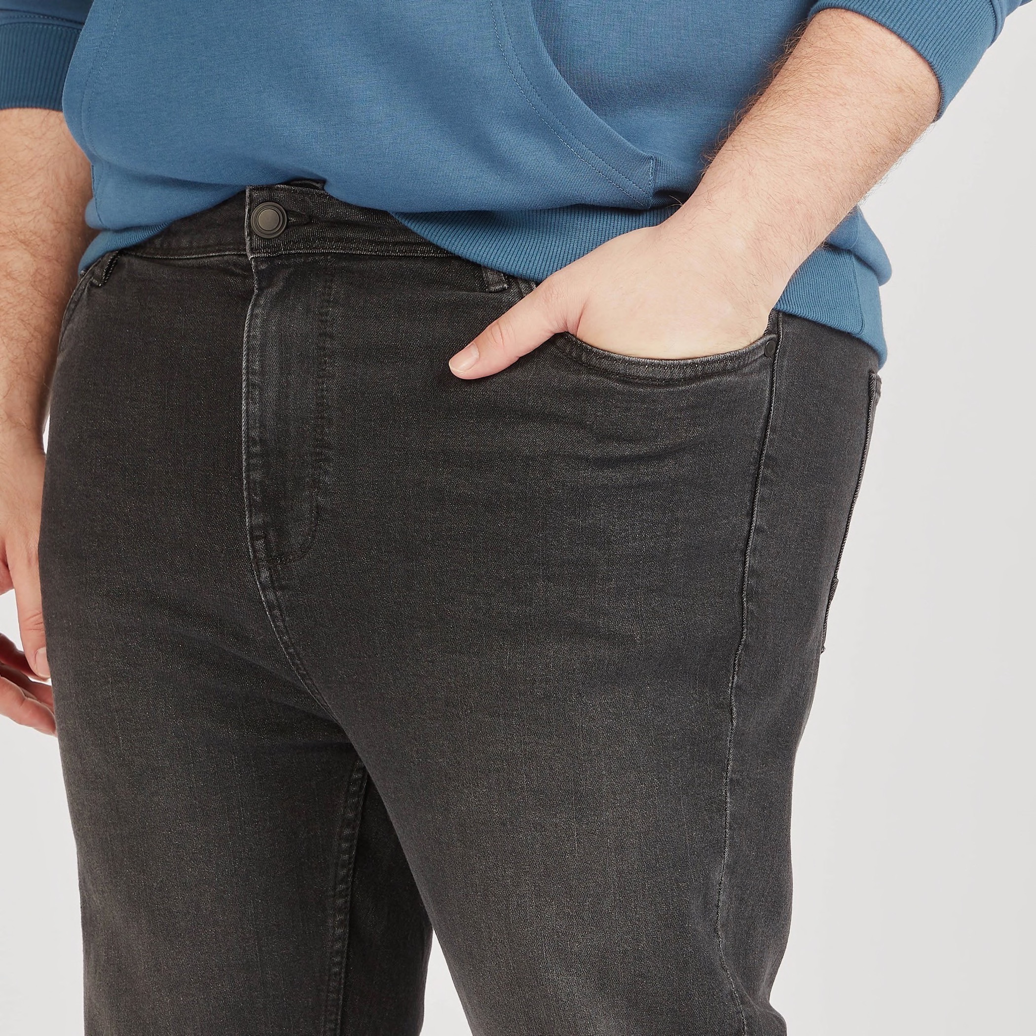 بنطلون جينز دنيم سادة بزر إغلاق وجيوب وخصر متوسط الارتفاع-men-clothing-bottoms-jeans-image-3