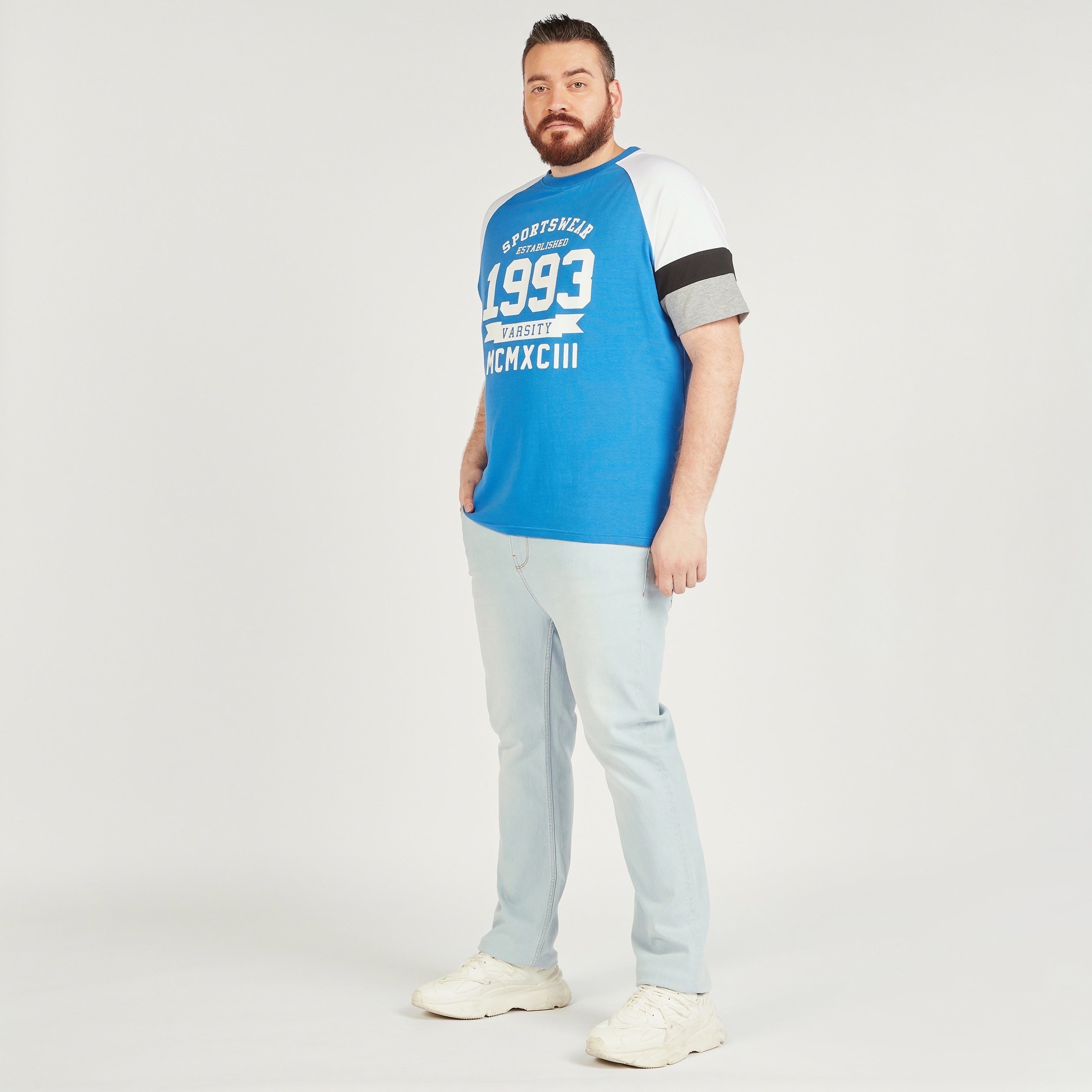 بنطلون جينز دنيم سادة بزر إغلاق وجيوب وخصر متوسط الارتفاع-men-clothing-bottoms-jeans-image-14