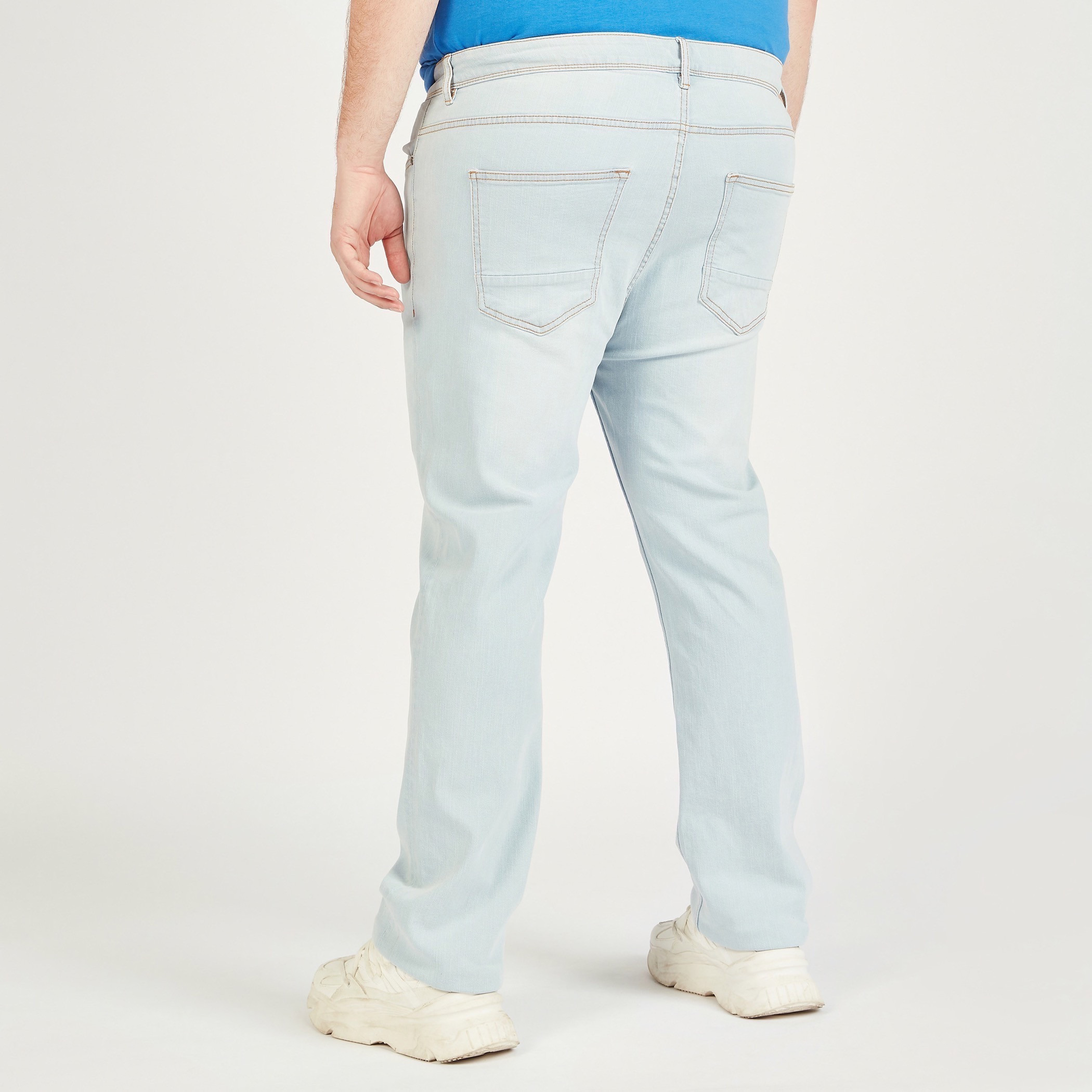 بنطلون جينز دنيم سادة بزر إغلاق وجيوب وخصر متوسط الارتفاع-men-clothing-bottoms-jeans-image-16