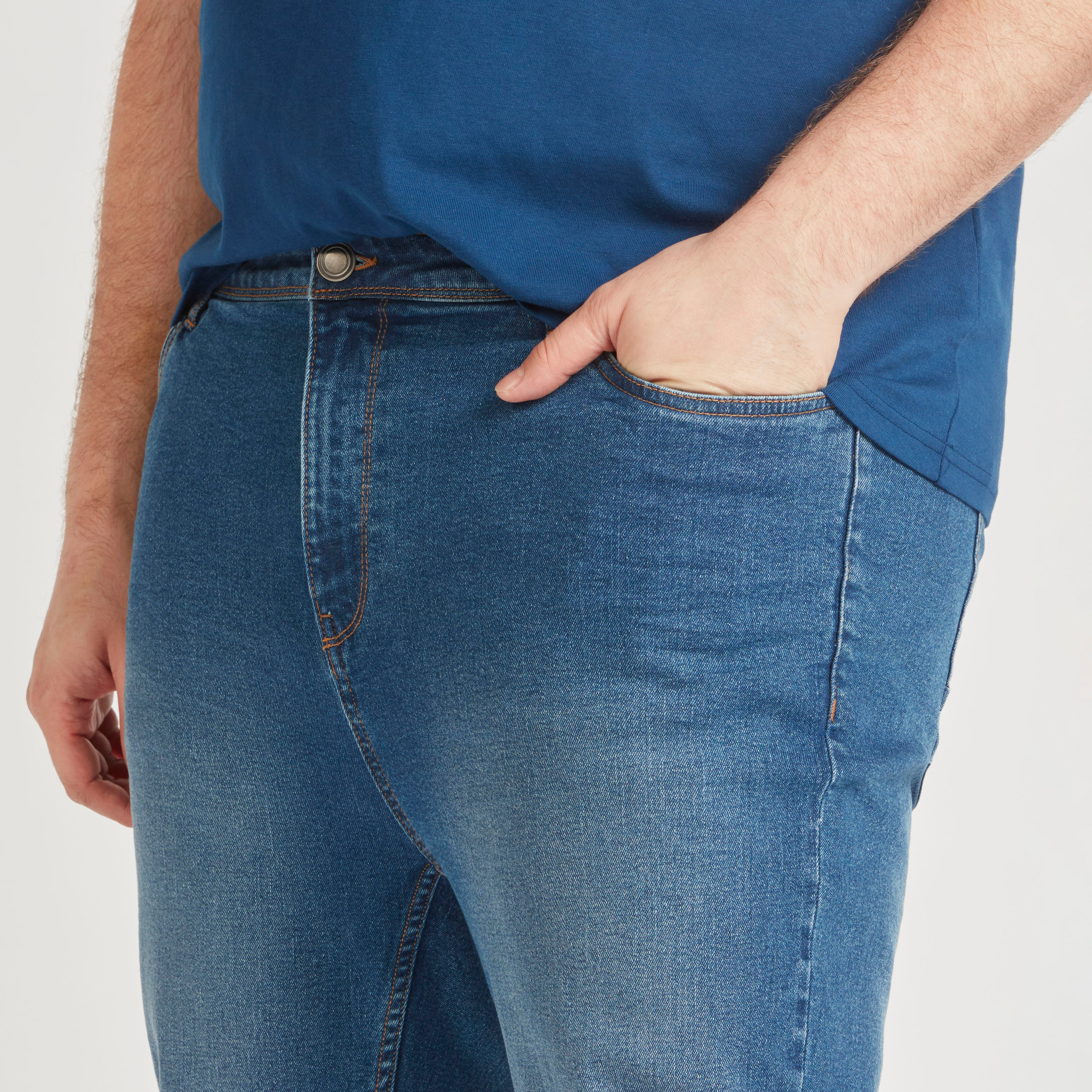 بنطلون جينز سادة بخصر متوسط الارتفاع وزر إغلاق-men-clothing-jeans-image-7