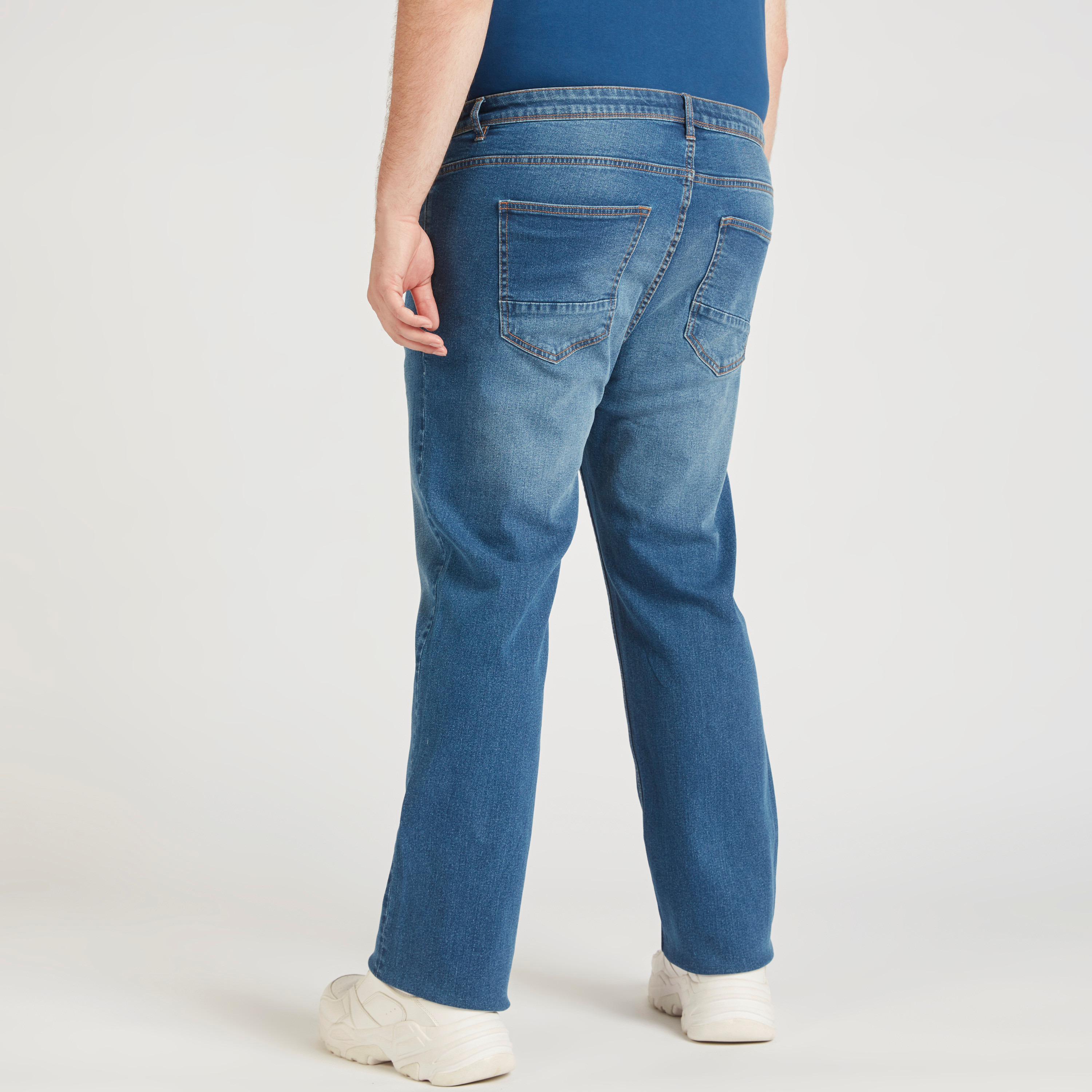 بنطلون جينز سادة بخصر متوسط الارتفاع وزر إغلاق-men-clothing-jeans-image-8