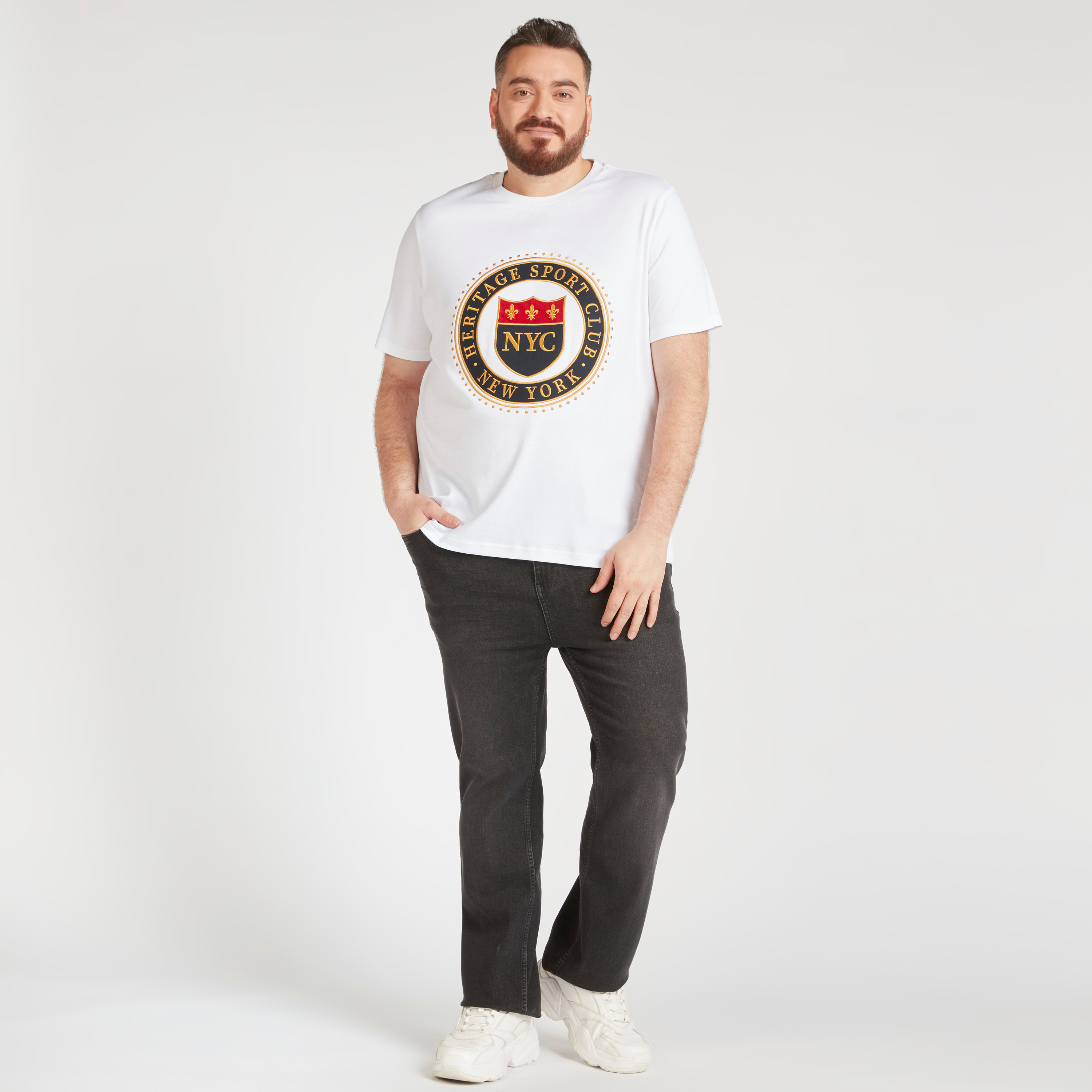 بنطلون جينز سادة بخصر متوسط الارتفاع وزر إغلاق-men-clothing-jeans-image-10