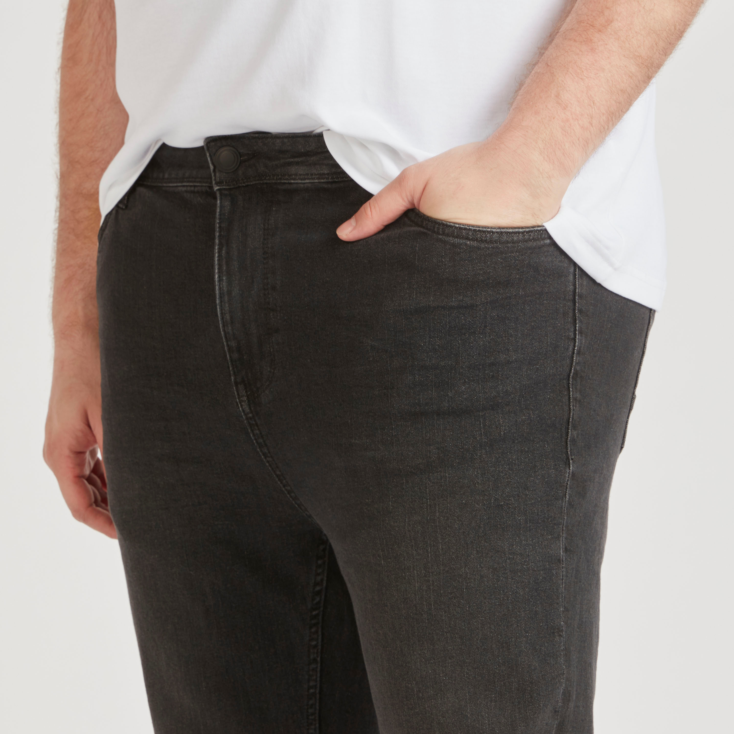 بنطلون جينز سادة بخصر متوسط الارتفاع وزر إغلاق-men-clothing-jeans-image-11